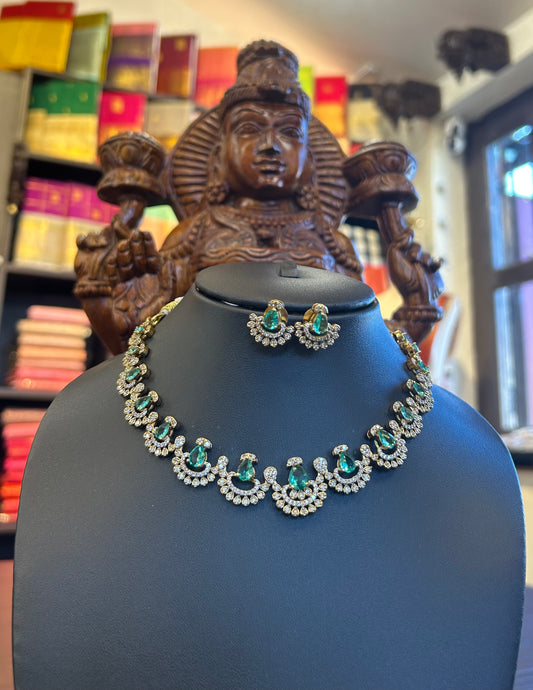 Medha Necklace Set