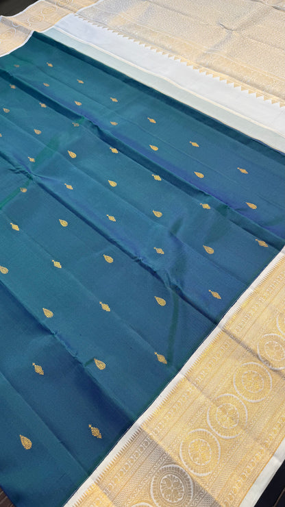PEACOCK GREEN WITH CONTRAST WHITE GOLD ZARI HANDLOOM KANCHIPURAM SILK SAREE (KSS292)