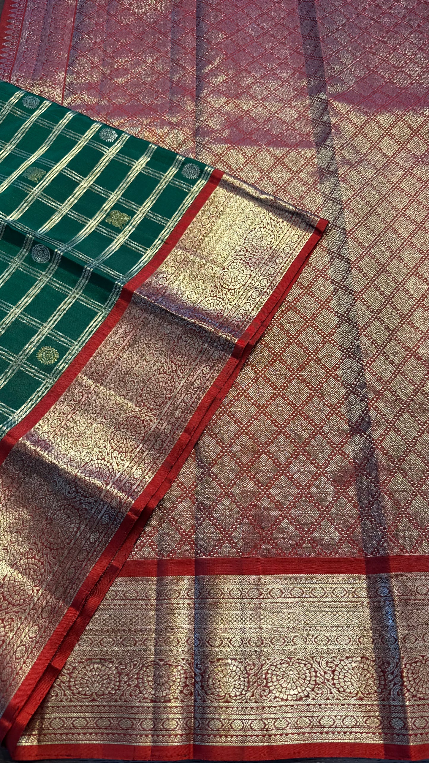 GREEN WITH RED TRADITIONAL CHECKED HANDLOOM KANCHIPURAM SILK SAREE (KSS297)