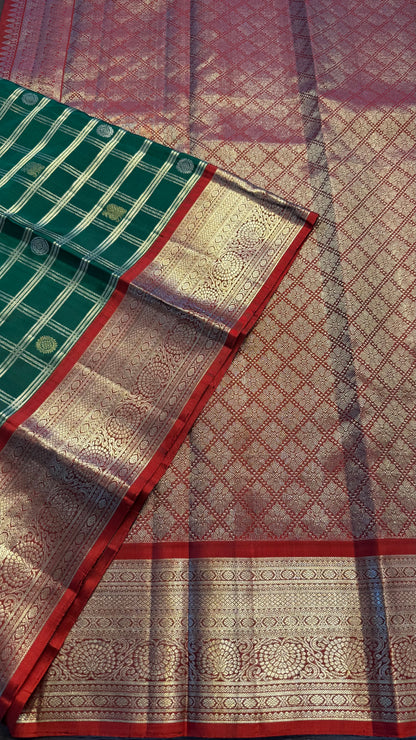GREEN WITH RED TRADITIONAL CHECKED HANDLOOM KANCHIPURAM SILK SAREE (KSS297)
