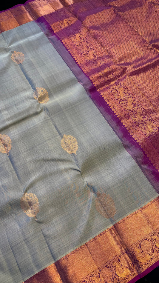 TAUPE GREY WITH CONTRAST PURPLE GOLD ZARI HANDLOOM KANICHIPURAM SILK SAREE (KSS329)