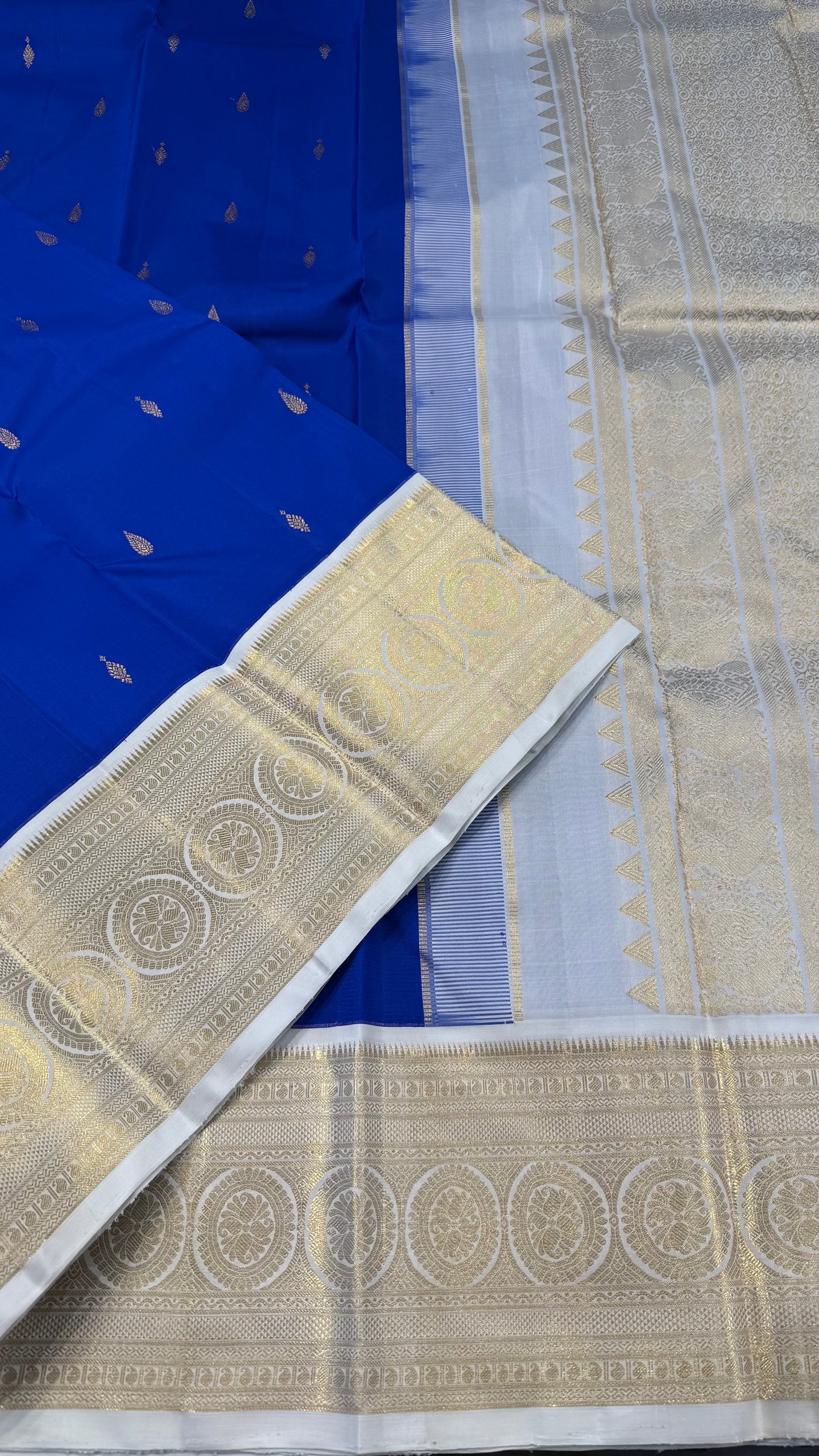 ROYAL BLUE CONTRAST WITH OFF WHITE GOLD ZARI HANDLOOM KANCHIPURAM SILK SAREE (KSS467)