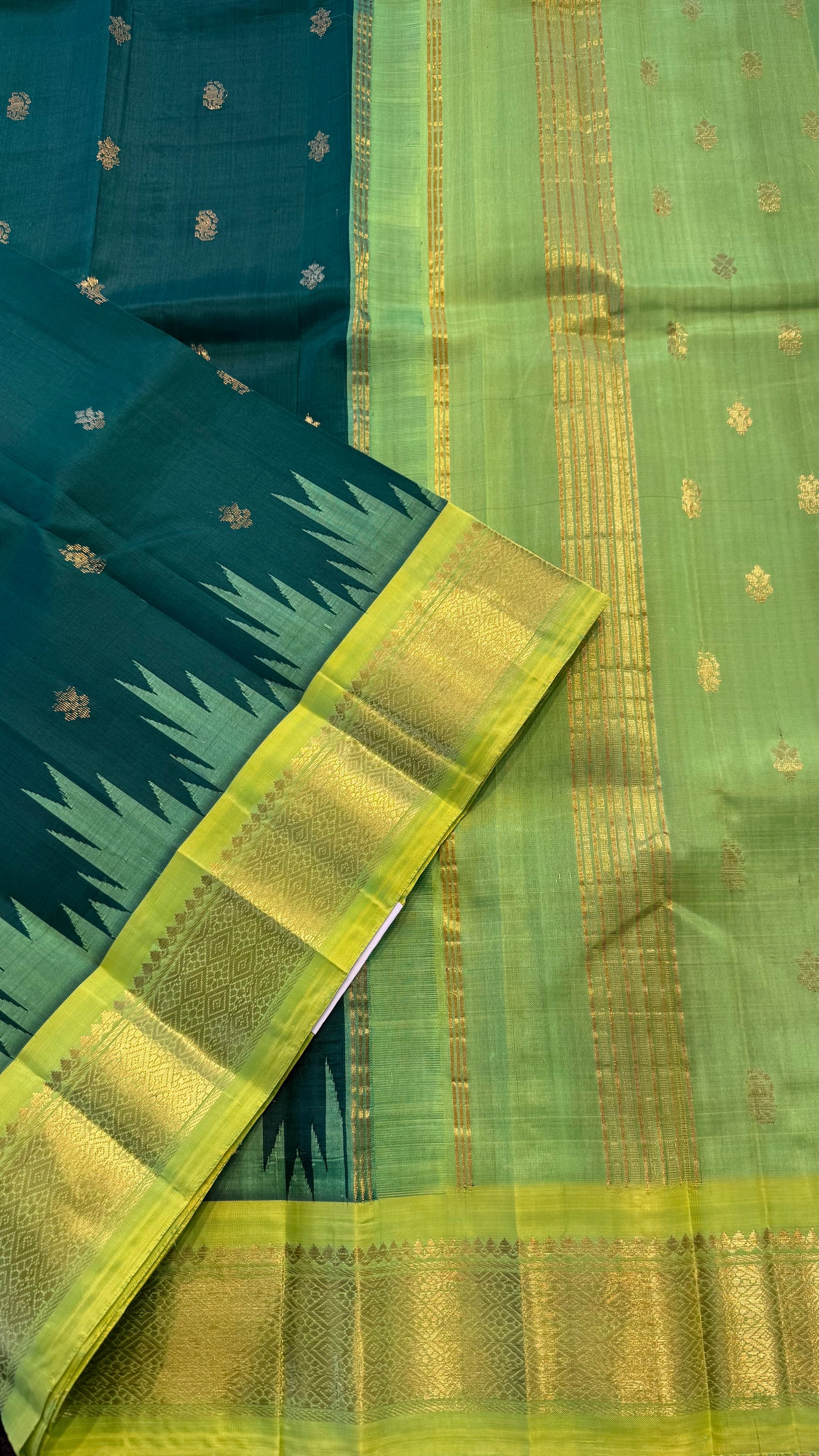 BOTTLE GREEN WITH CONTRAST BRIGHT GREEN PURE HANDLOOM KANCHIPURAM SINGLE SIDE BORDER SILK SAREE (KSSB27)