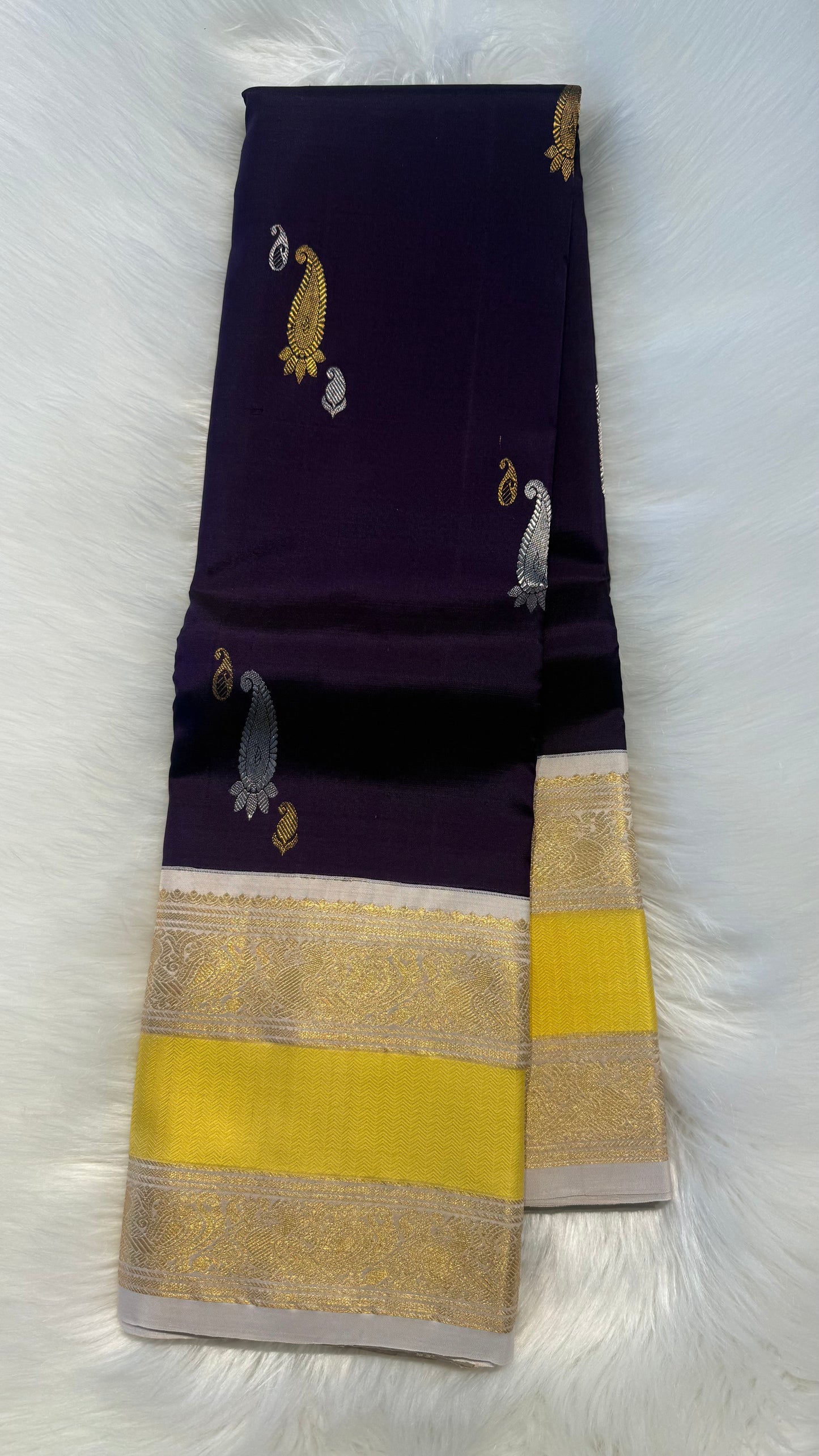 PLUM WITH CONTRAST CREAM GOLD ZARI HANDLOOM KANCHIPURAM SILK SAREE (KSS456)