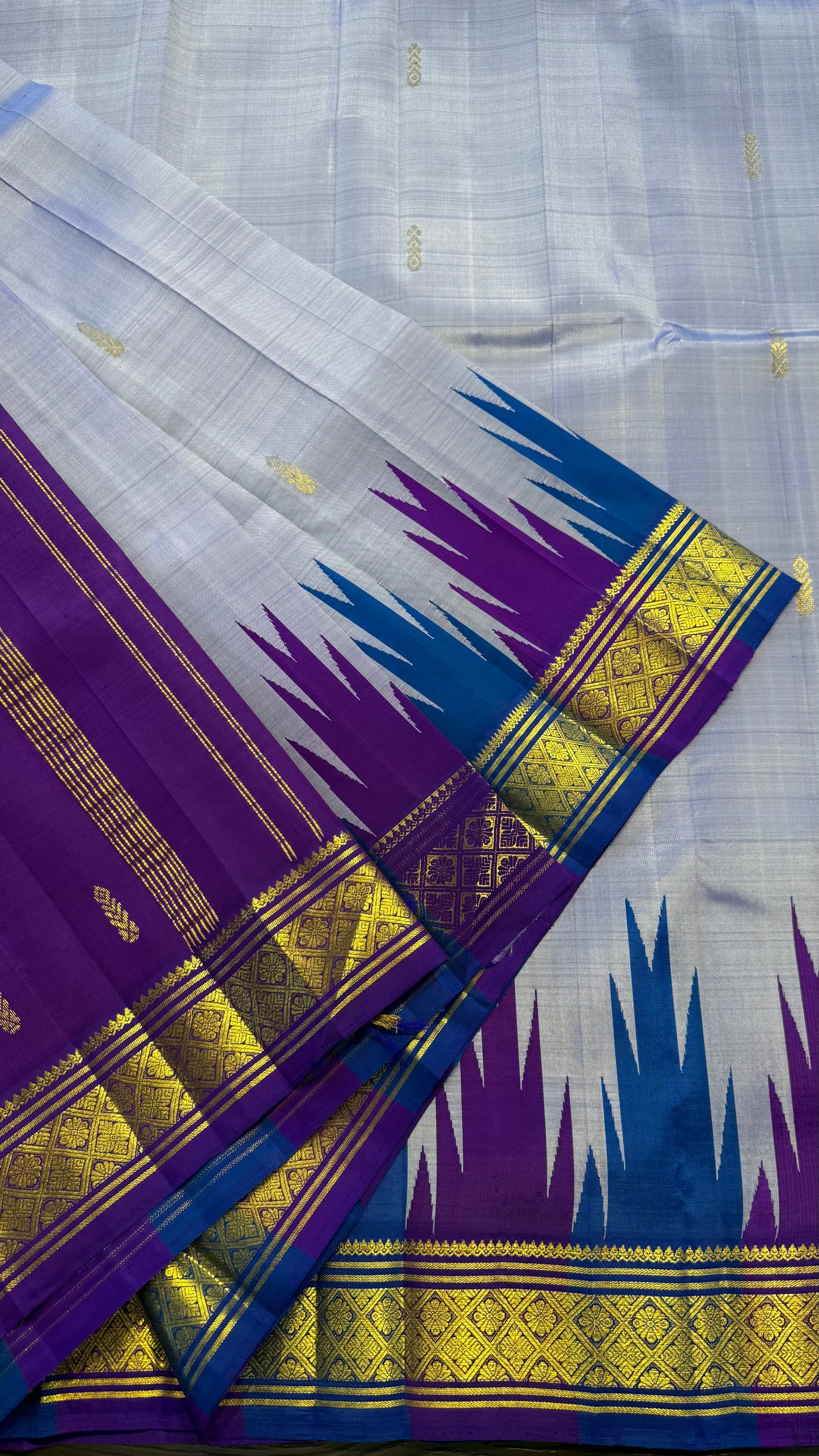 LILAC WITH CONTRAST PURPLE AND BLUE PURE HANDLOOM KANCHIPURAM SINGLE SIDE BORDER SILK SAREE (KSSB31)
