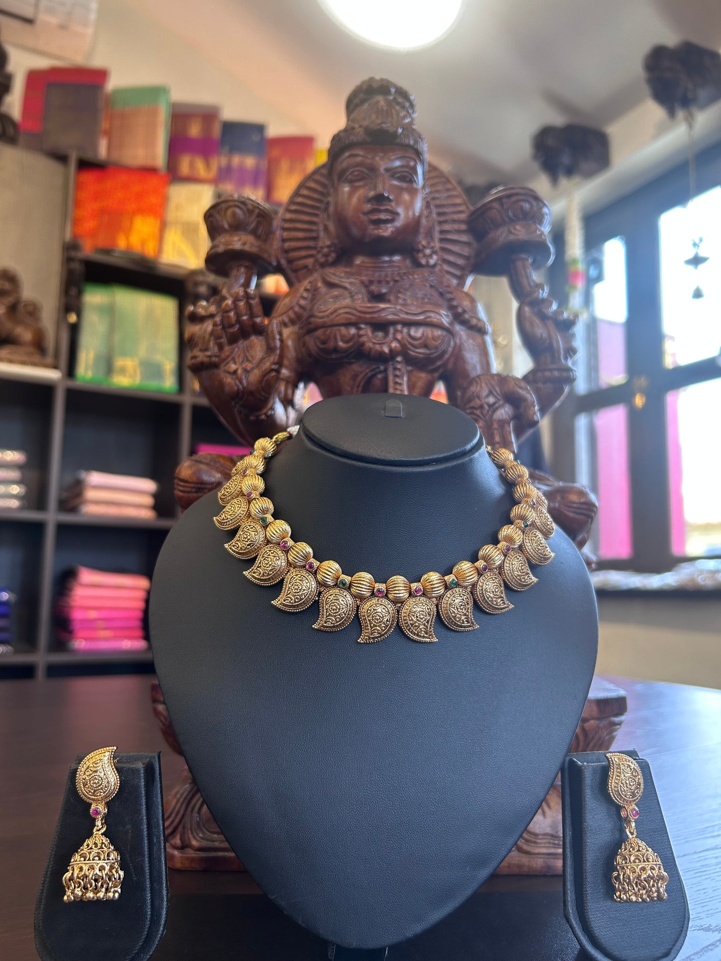 Nihira Necklace