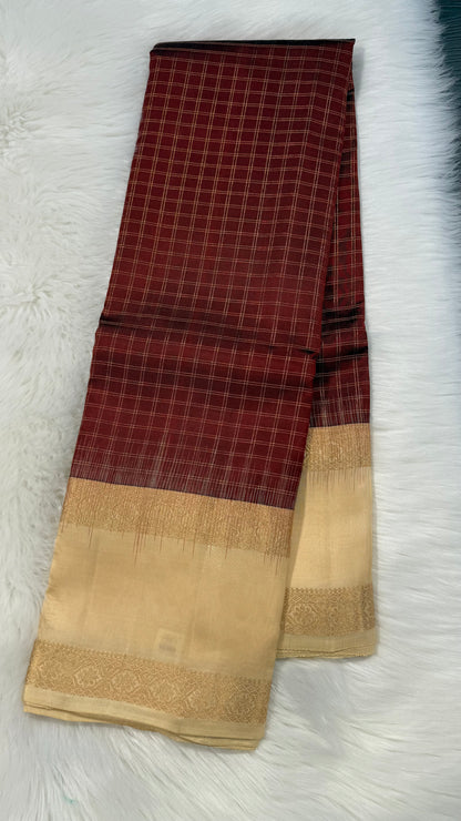 MAROON CHECKED WITH CONTRAST CREAM RETTAI PETTA GOLD ZARI HANDLOOM KANICHIPURAM SILK SAREE (KSS272)