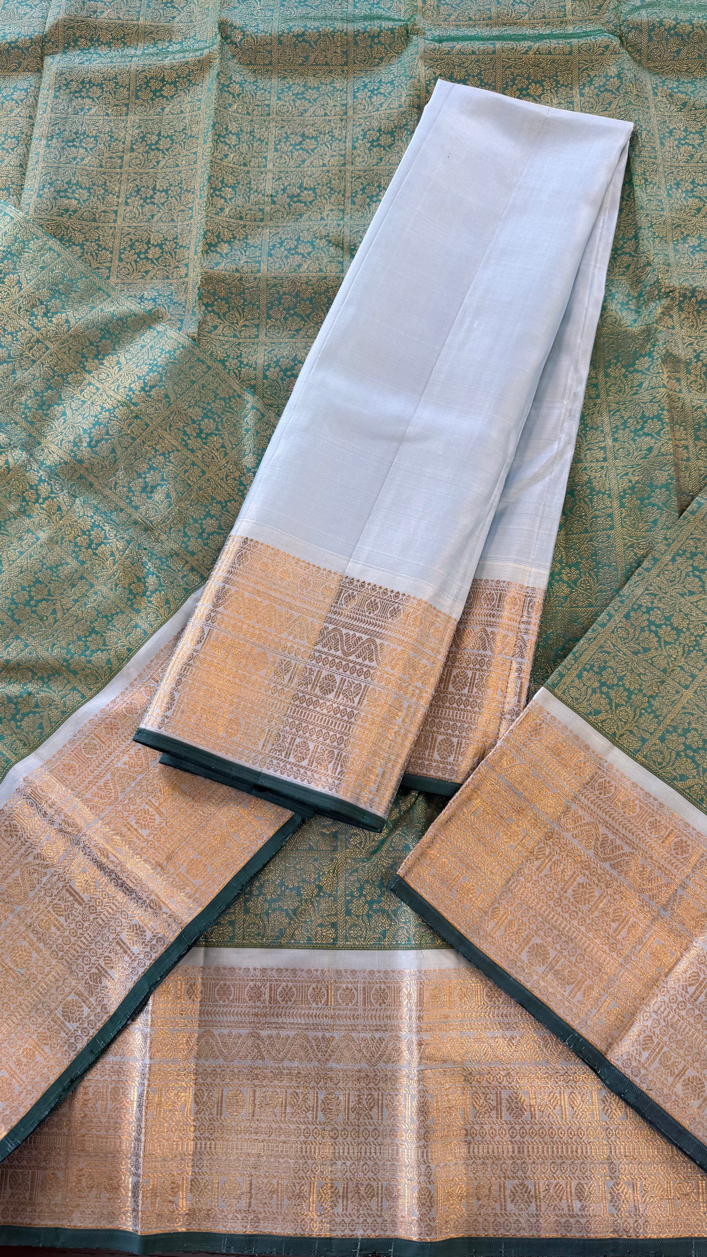 TEAL GREEN WITH CONTRAST PASTEL TURQUIOSE BLUE GOLD ZARI HANDLOOM KANICHIPURAM SILK SAREE (KSS265)