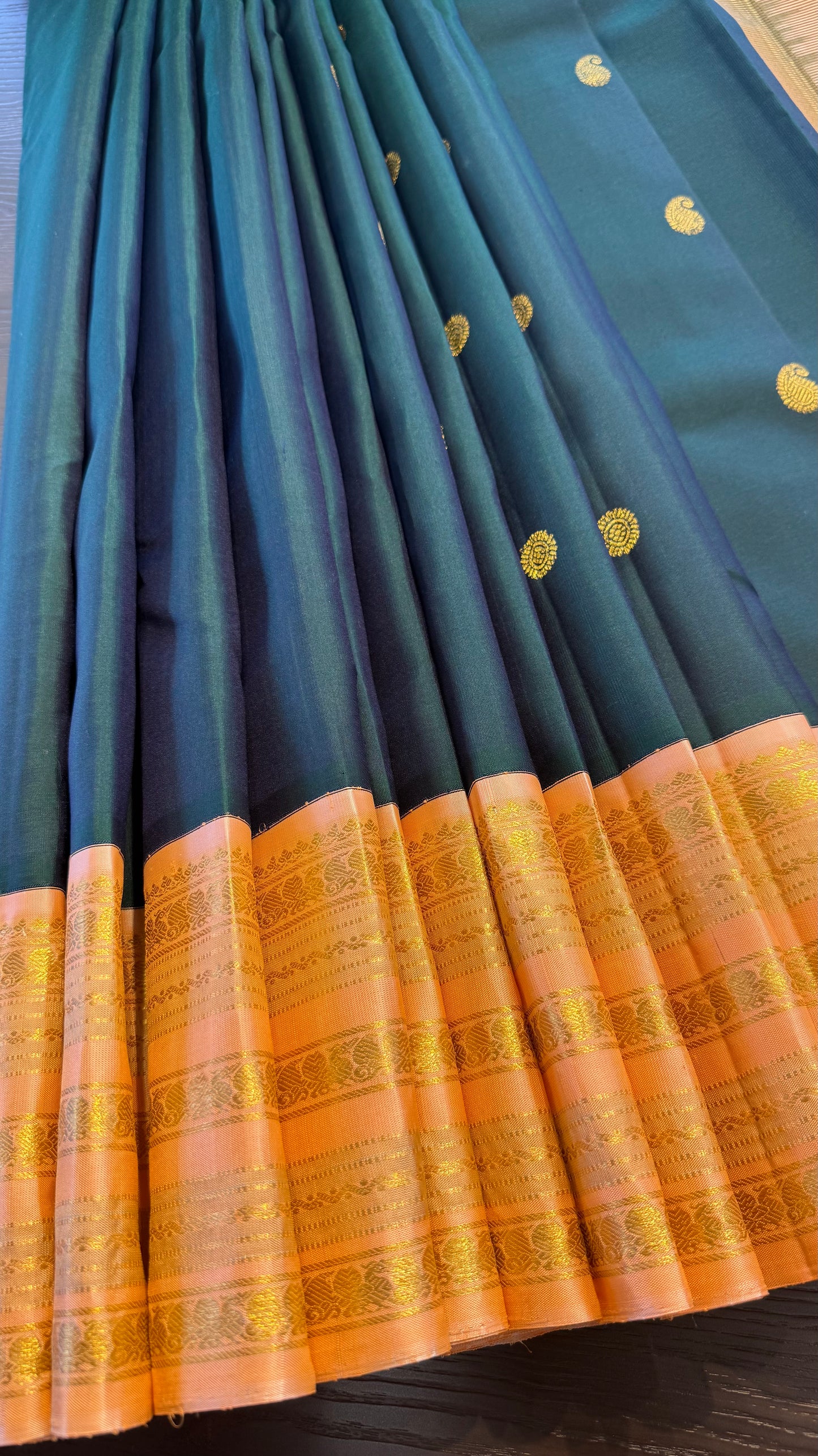 DUAL TONE BOTTLE GREEN CONTRAST WITH PEACH PURE HANLOOM KANCHIPURAM SILK SAREE (KSS 501)