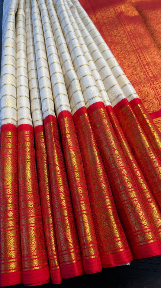 OFF WHITE CHECKED WITH CONTRAST CHILI RED GOLD ZARI HANDLOOM KANCHIPURAM SILK SAREE (KSS459)