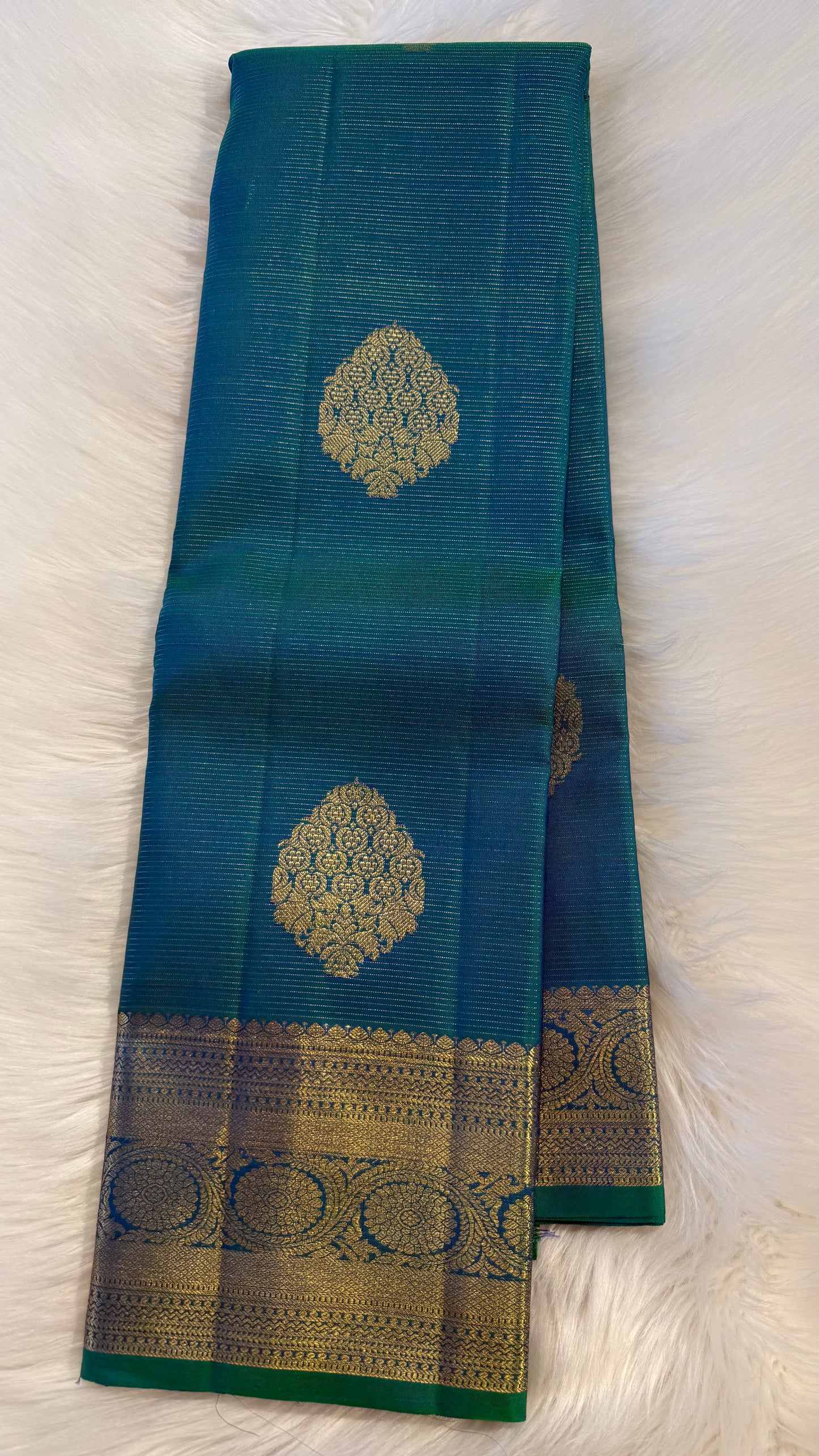 VAIRA OOSI PEACOCK GREEN HANDLOOM KANCHIPURAM SILK SAREE (KSS428)