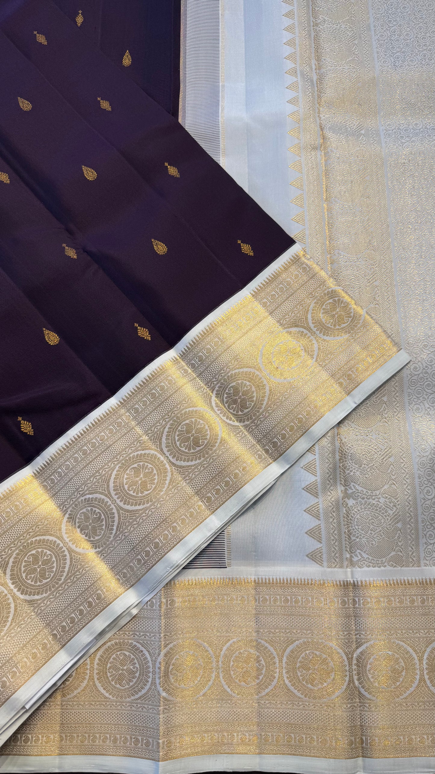 PLUM WITH CONTRAST OFFWHITE GOLD ZARI HANDLOOM KANCHIPURAM SILK SAREE (KSS302)