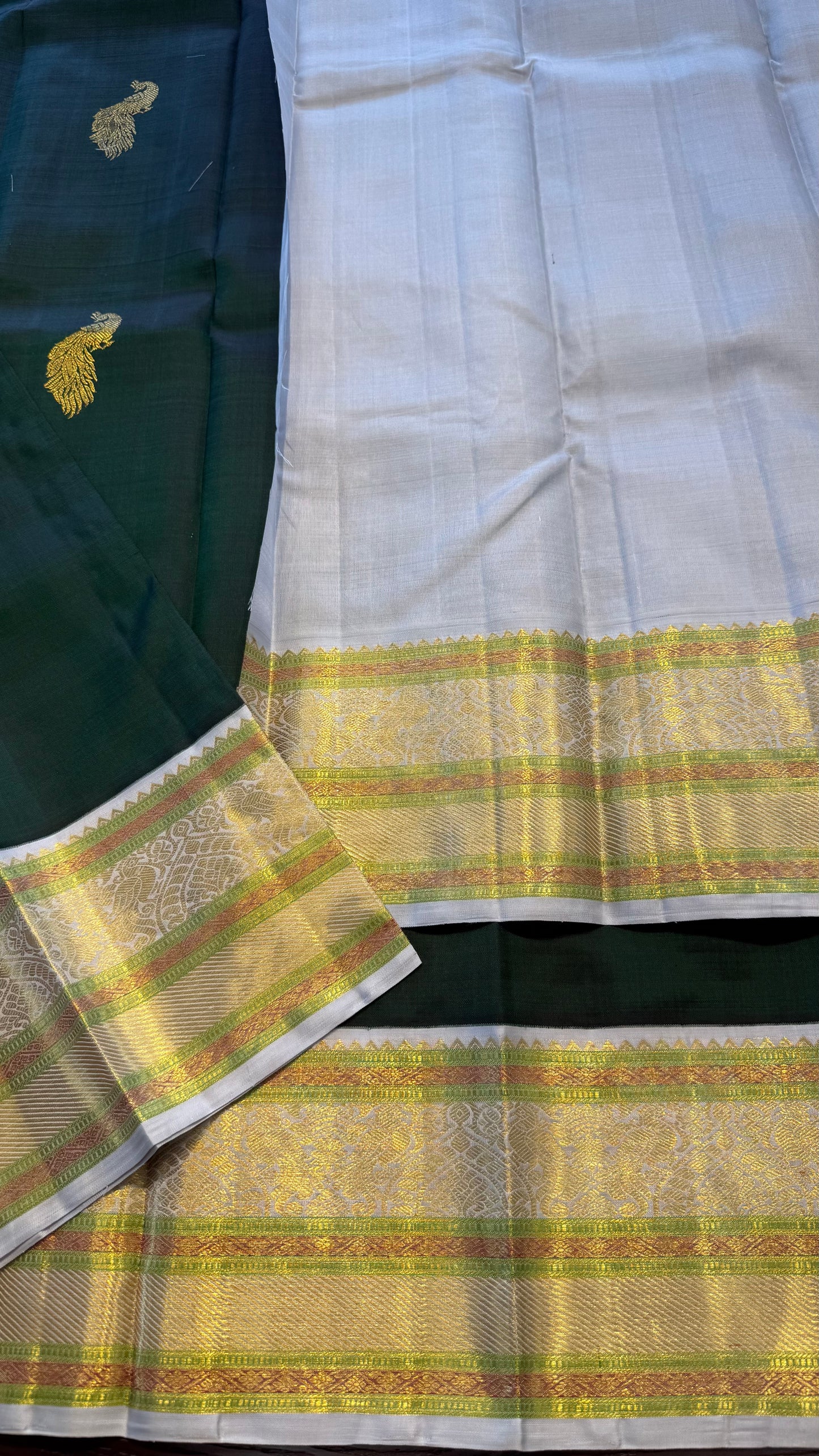 ROYAL GREEN WITH CONTRAST MINT CREAM GOLD ZARI HANDLOOM KANCHIPURAM SILK SAREE (KSS477)