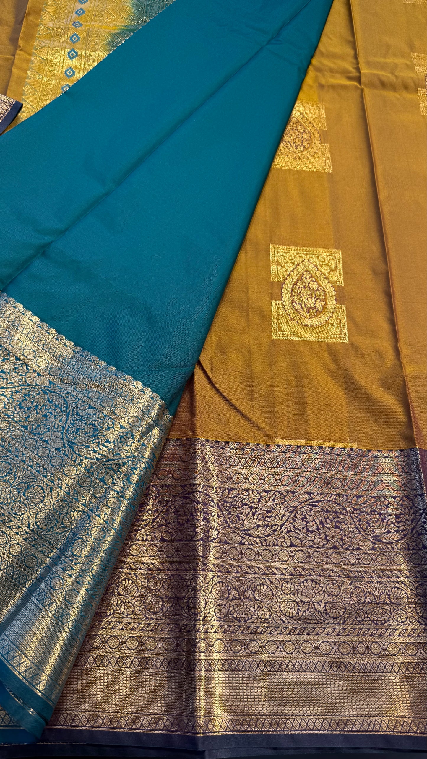 OLIVE WITH CONTRAST GREEN SILK KANICHIPURAM SILK SAREE (SSKS42)