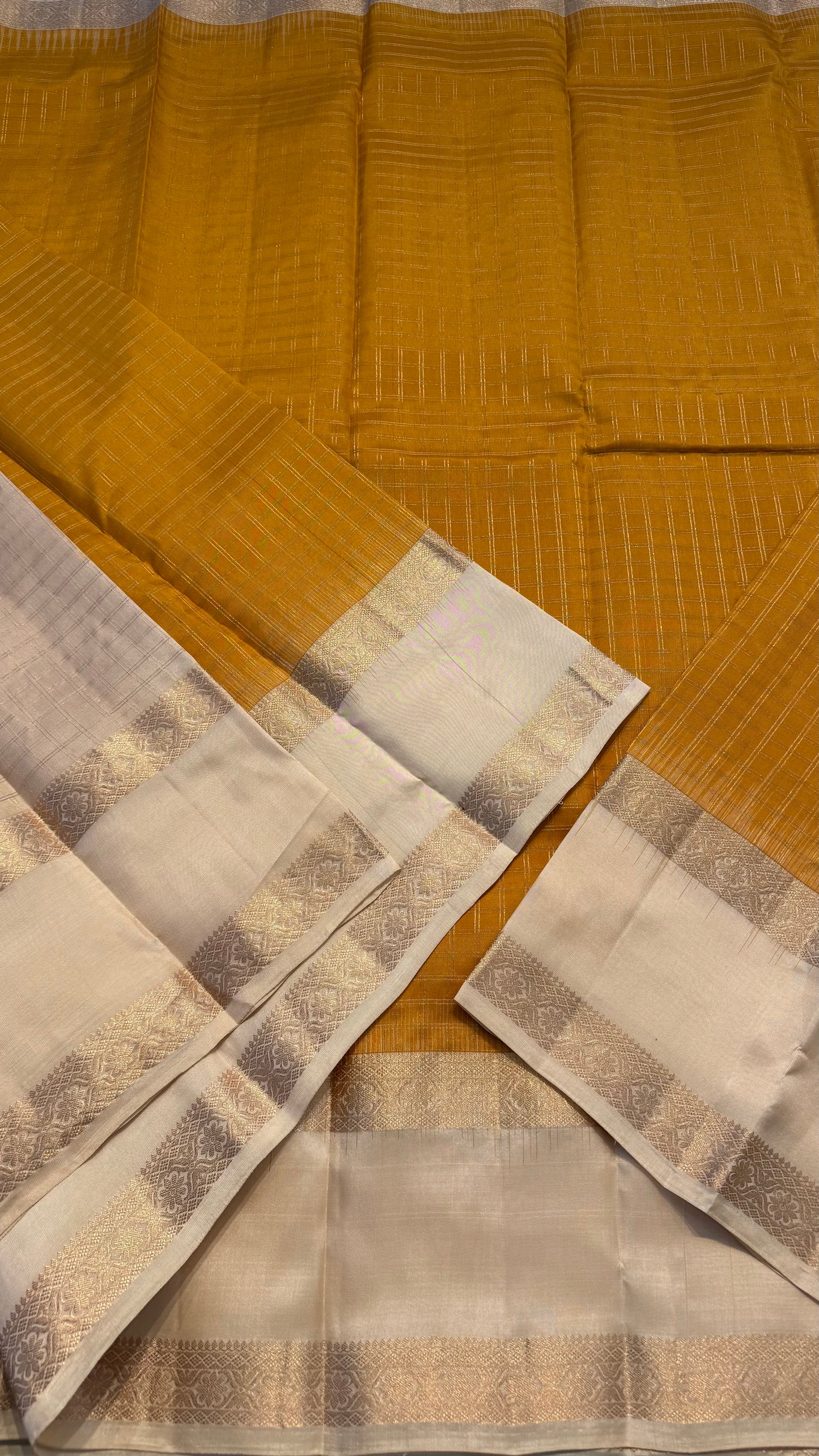 MUSTARD CHECKED WITH CONTRAST CREAM RETTAI PETTA GOLD ZARI HANDLOOM KANICHIPURAM SILK SAREE (KSS271)