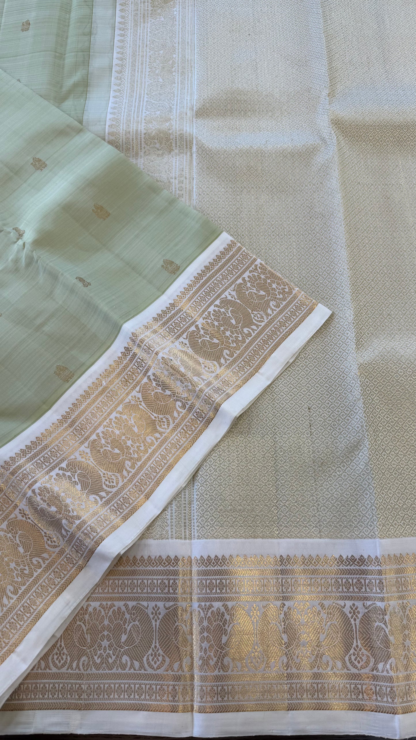 PASTEL MINT GREEN WITH CONTRAST OFF WHITE GOLD ZARI HANDLOOM KANICHIPURAM SILK SAREE (KSS86)