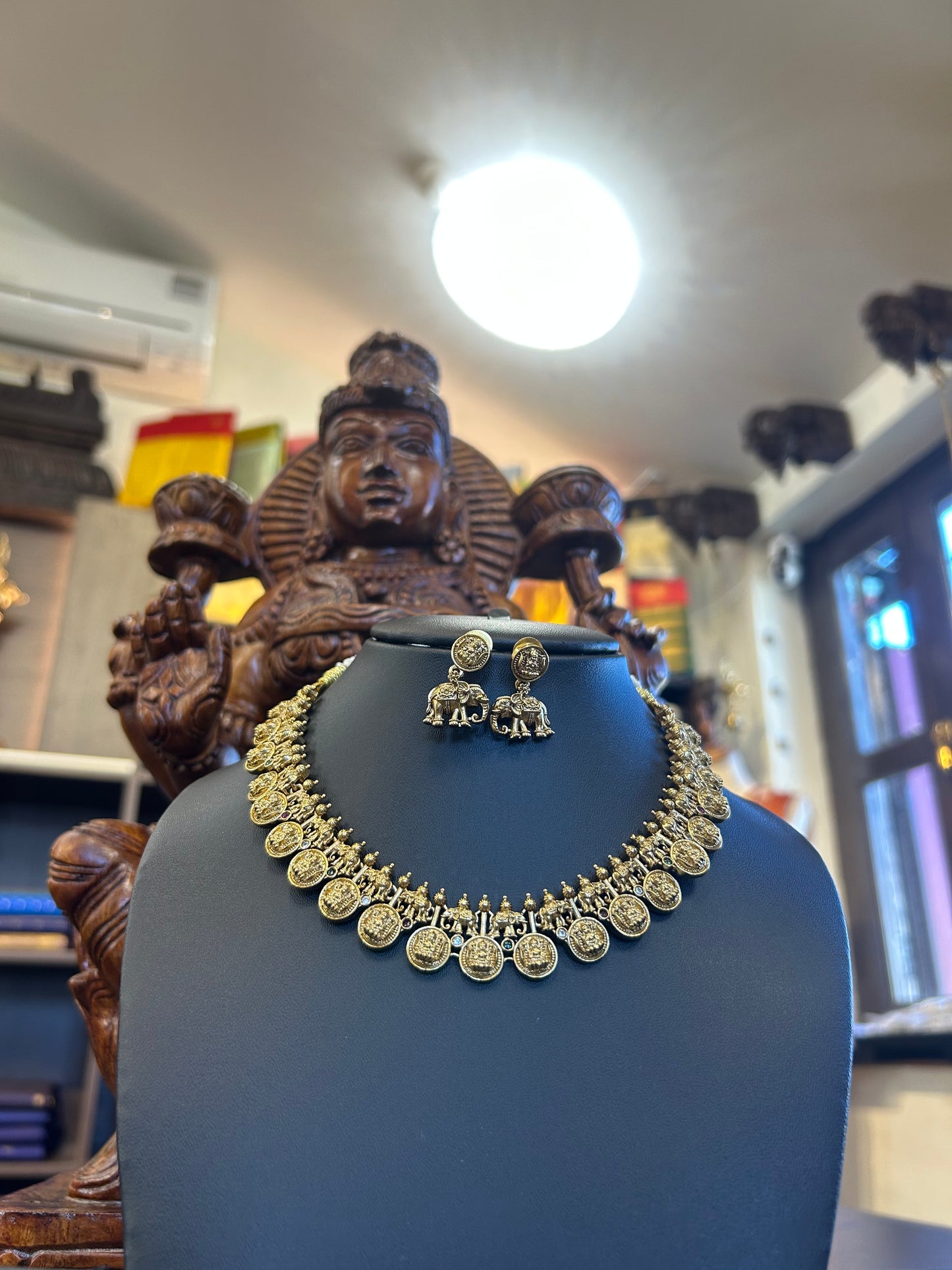 Isha Chocker Set