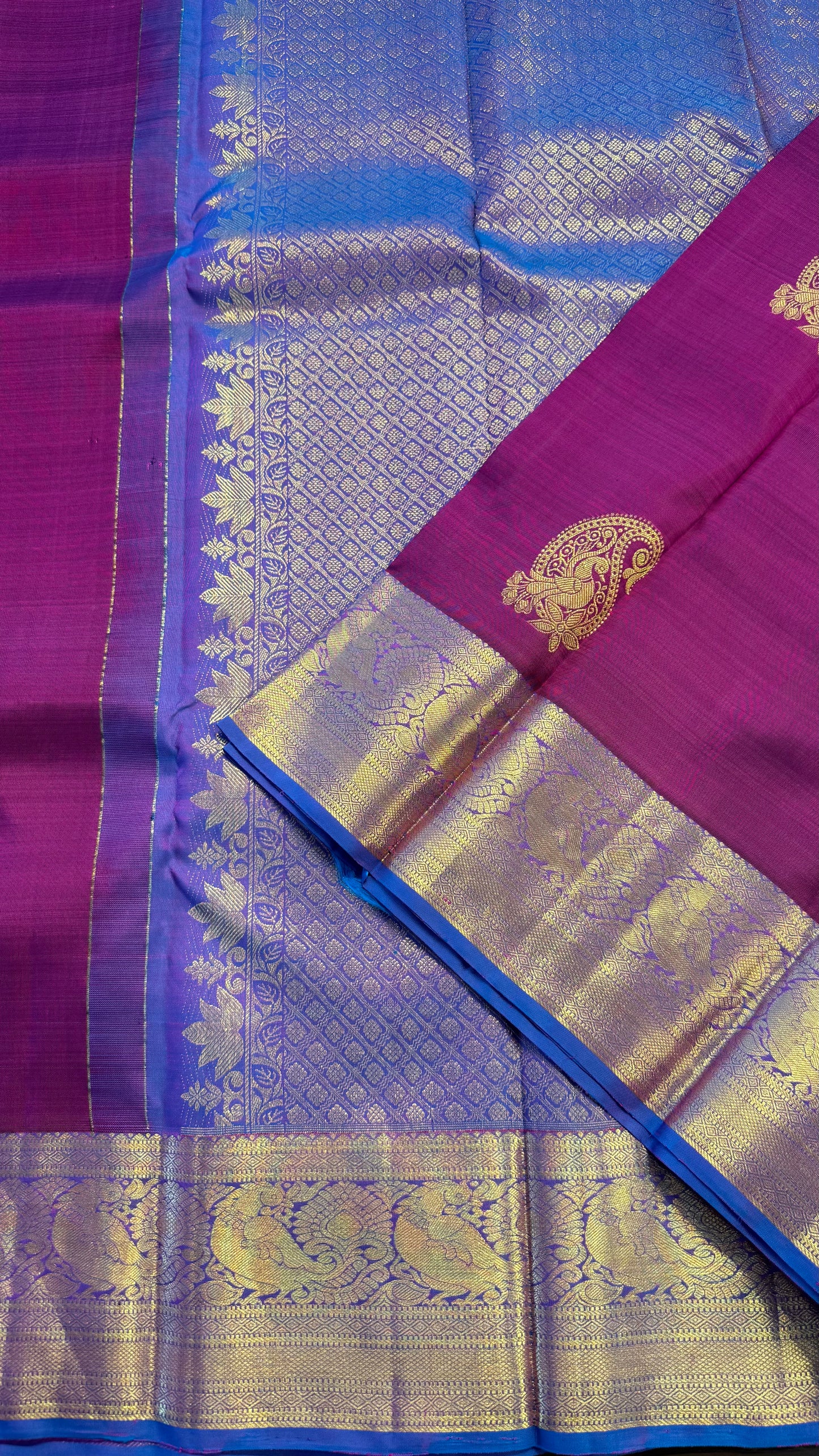 GRAPE PURPLE WITH CONTRAST DUAL TONE BLUE GOLD ZARI HANDLOOM KANCHIPURAM SILK SAREE (KSS340)