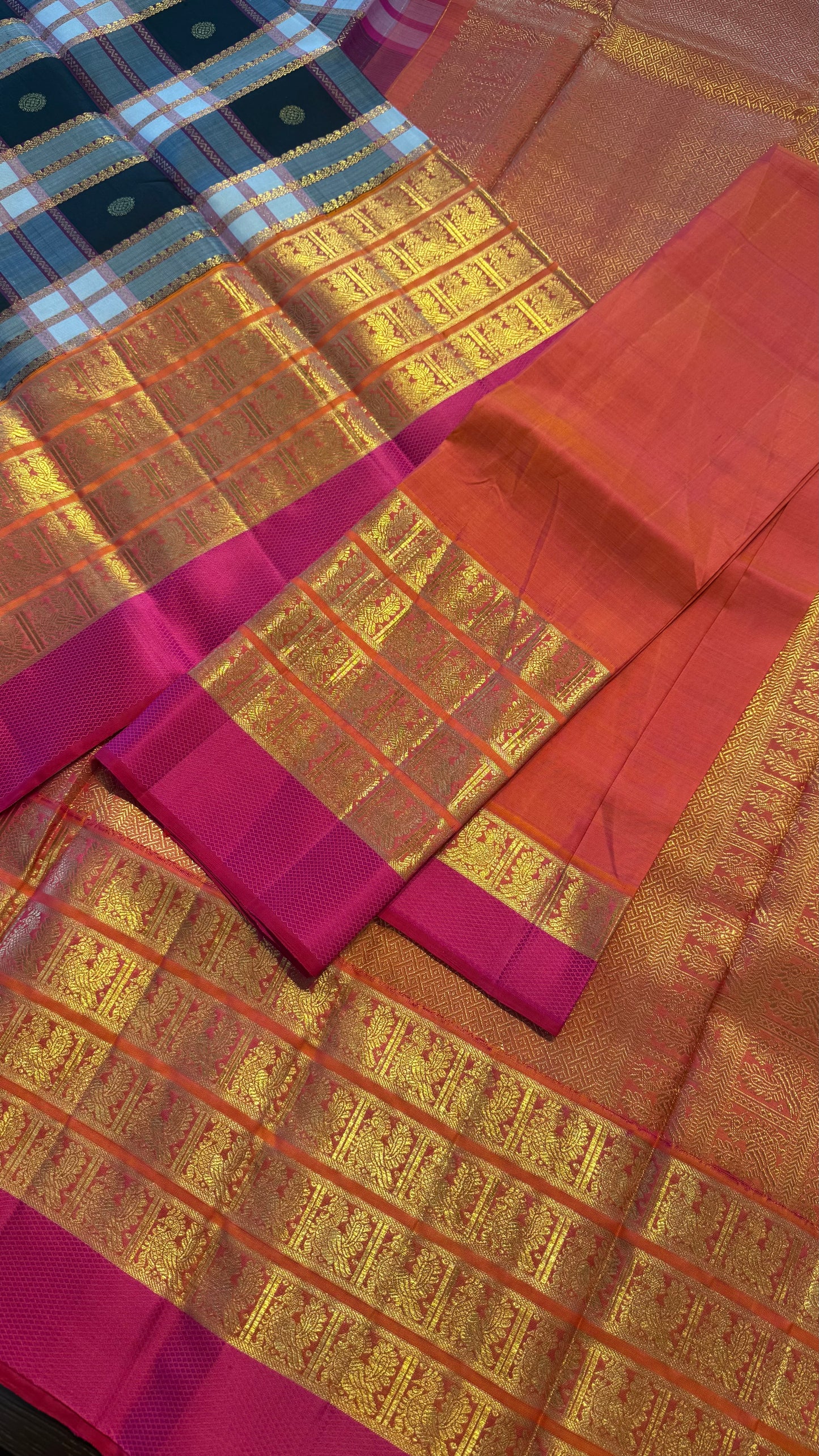 BLACK AND WHITE CHECKED WITH CONTRAST KANAKAMBARAM PINK GOLD ZARI HANDLOOM KANICHIPURAM SILK SAREE (KSS281)