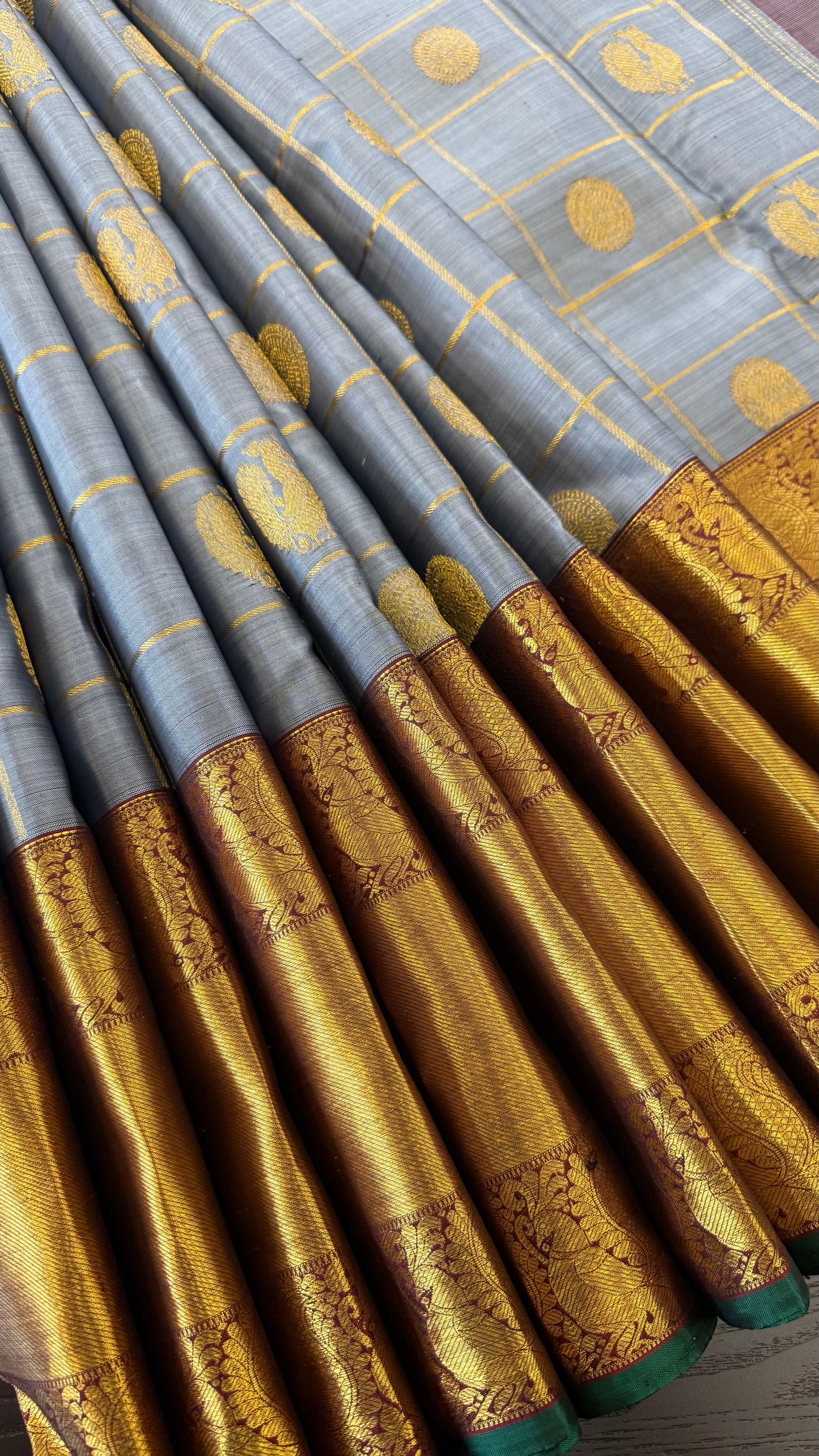 GREY CHECKED WITH CONTRAST MAROON GOLD ZARI HANDLOOM KANICHIPURAM SILK SAREE (KSS170)