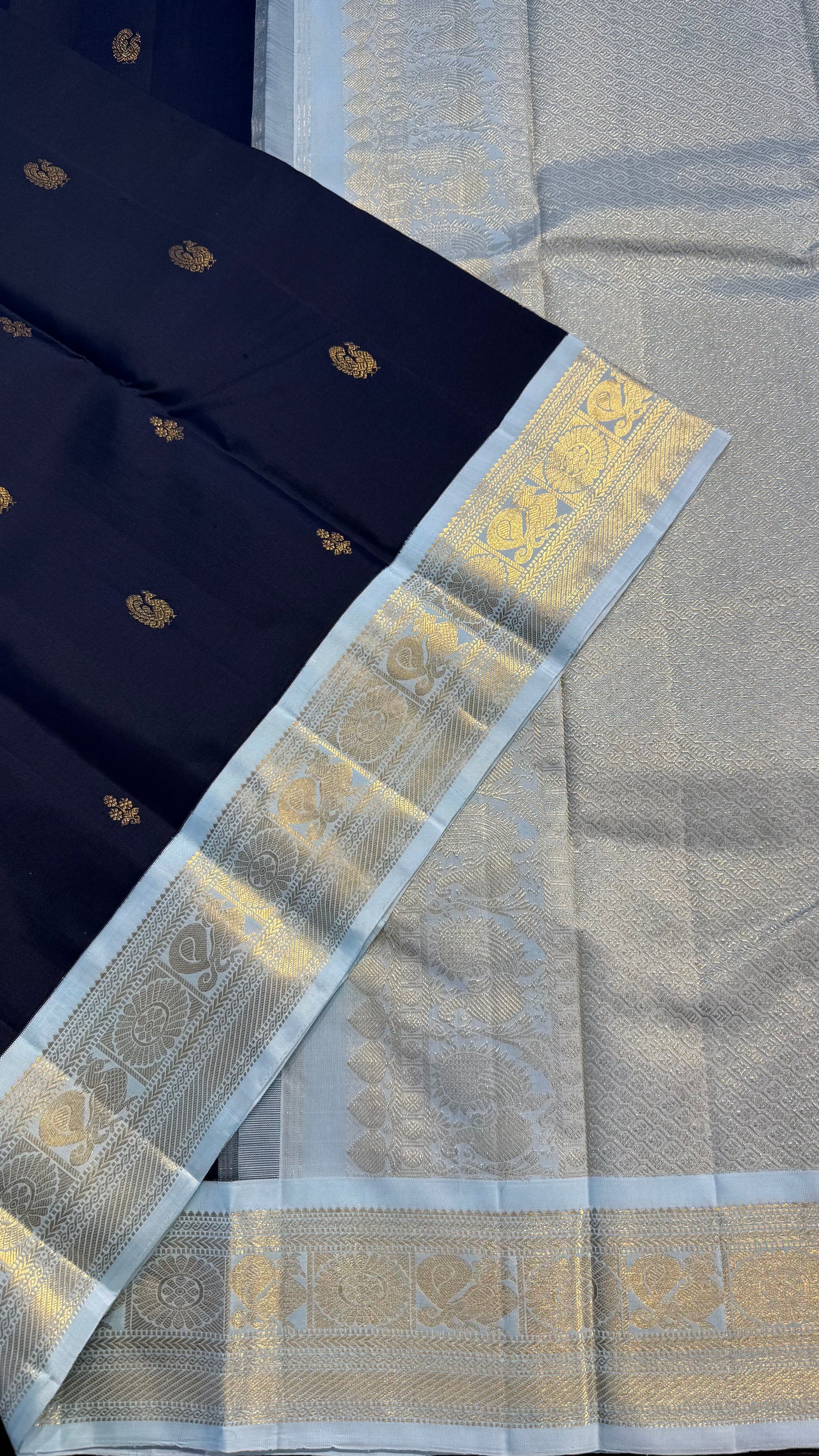 NAVY BLUE WITH CONTRAST ICE BLUE GOLD ZARI HANDLOOM KANCHIPURAM SILK SAREE (KSS294)