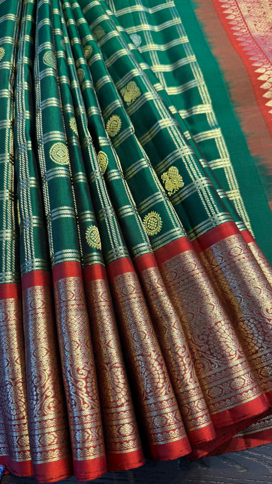 GREEN WITH RED TRADITIONAL CHECKED HANDLOOM KANCHIPURAM SILK SAREE (KSS297)