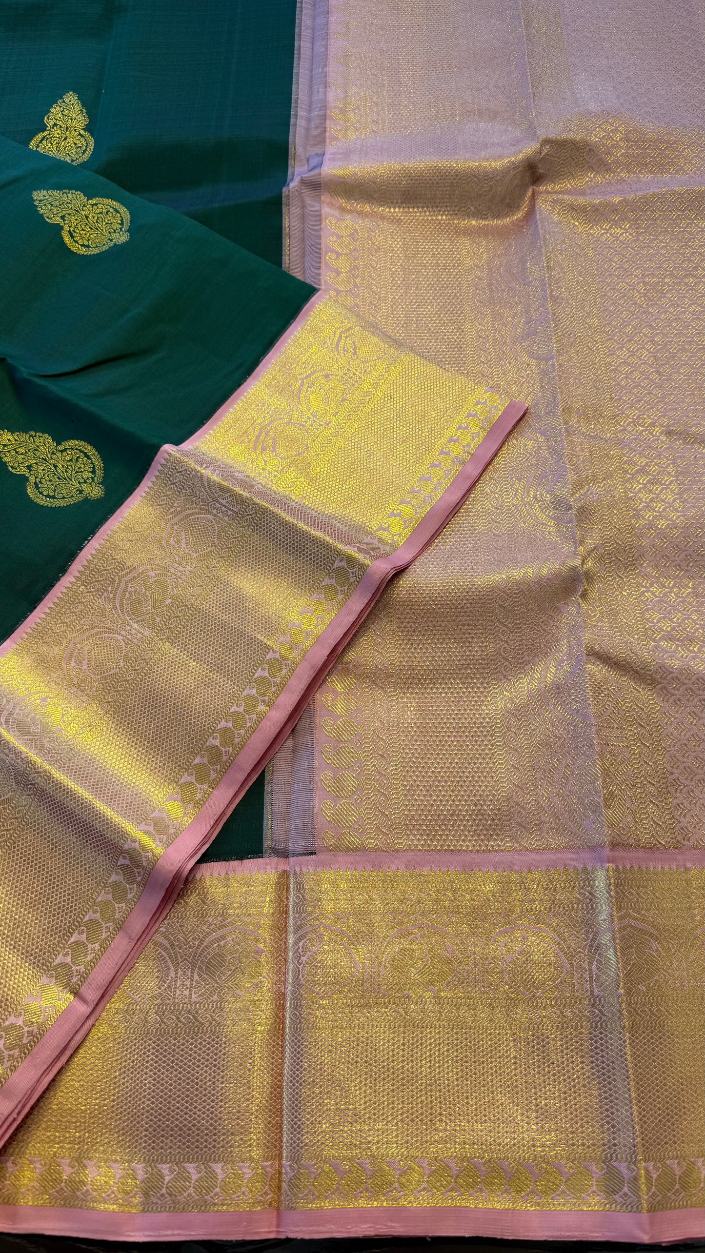 BOTTLE GREEN CONTRAST WITH BABY PINK PURE HANDLOOM KANCHIPURAM SIL SAREE (KSS 500)