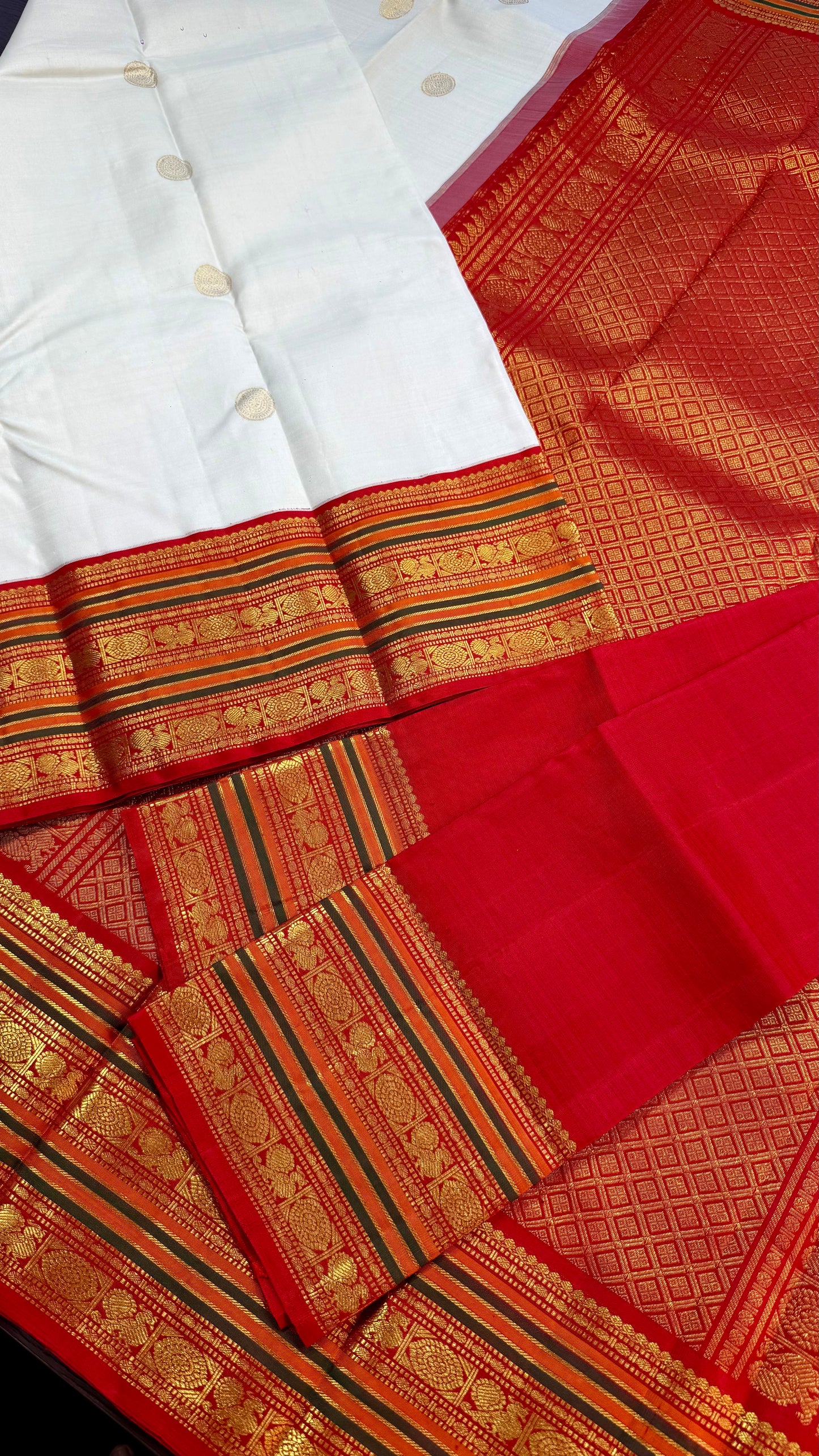 CLASSIC WHITE & RED PURE KANCHIPURAM HANDLOOM SILK SAREE (KSS701)