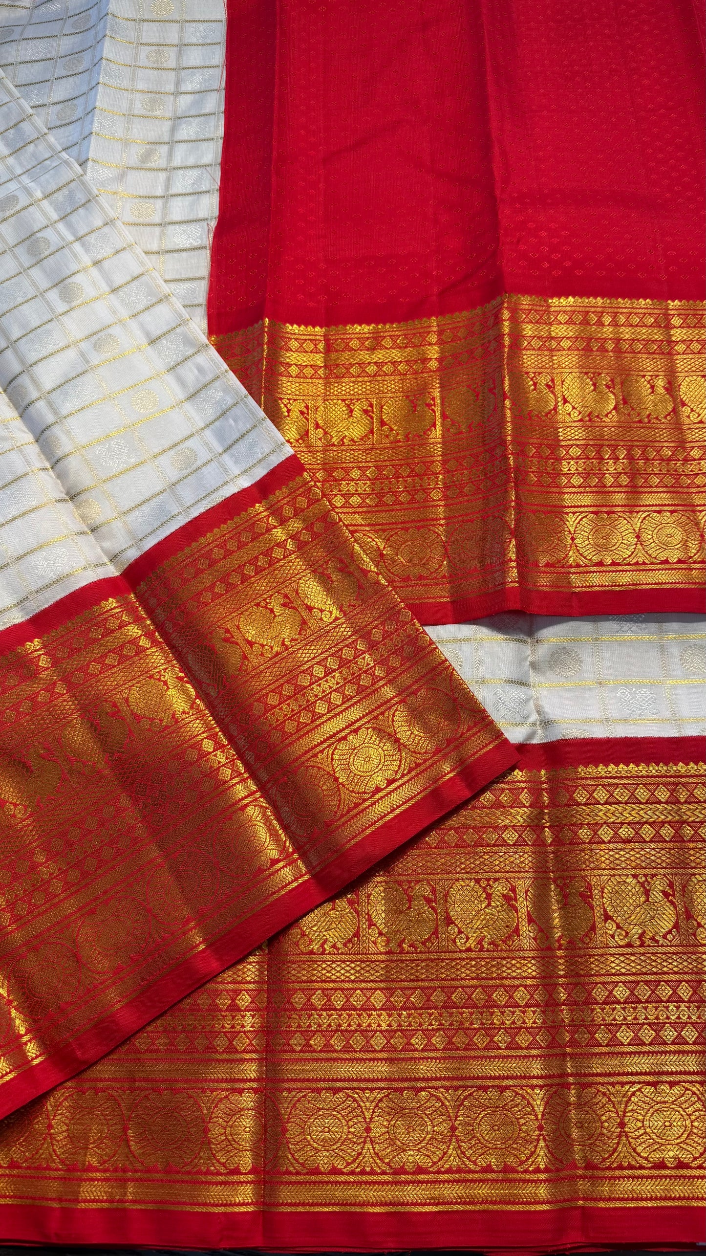 OFF WHITE CHECKED WITH CONTRAST CHILI RED GOLD ZARI HANDLOOM KANCHIPURAM SILK SAREE (KSS459)