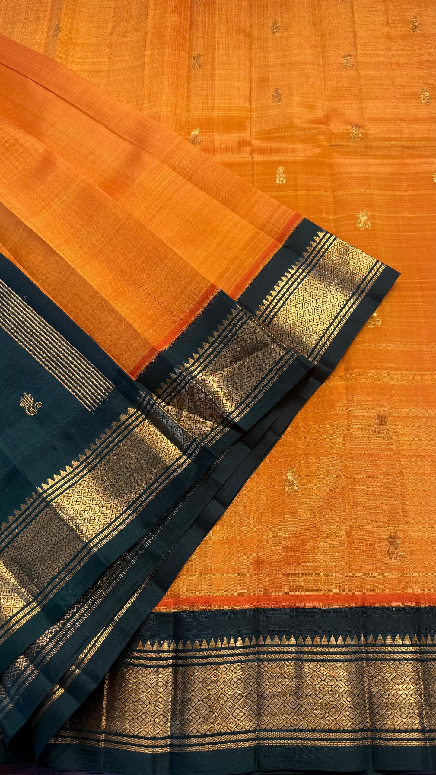 MANGO YELLOW WITH CONTRAST DARK GREEN PURE HANDLOOM KANCHIPURAM SINGLE SIDE BORDER SILK SAREE (KSSB19)