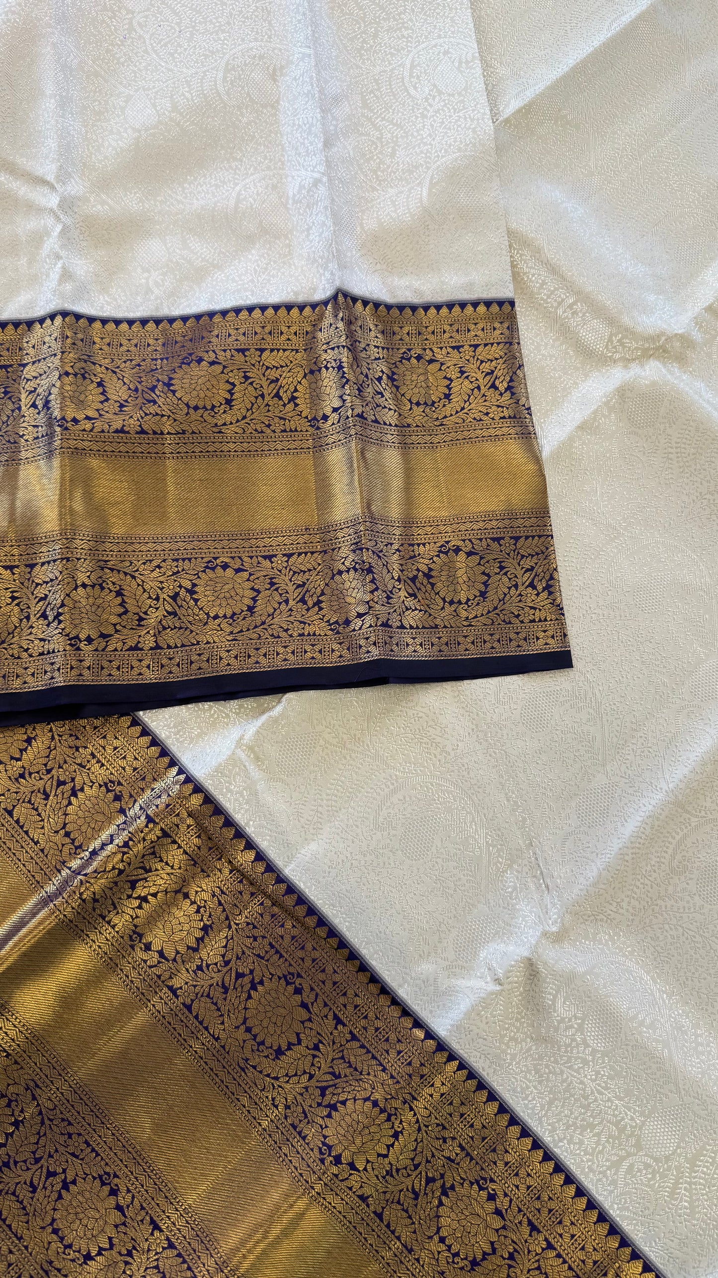 BRIDAL WHITE SILVER ZARI WITH CONTRAST INDIGO HANDLOOM KANICHIPURAM SILK SAREE (KSS136)