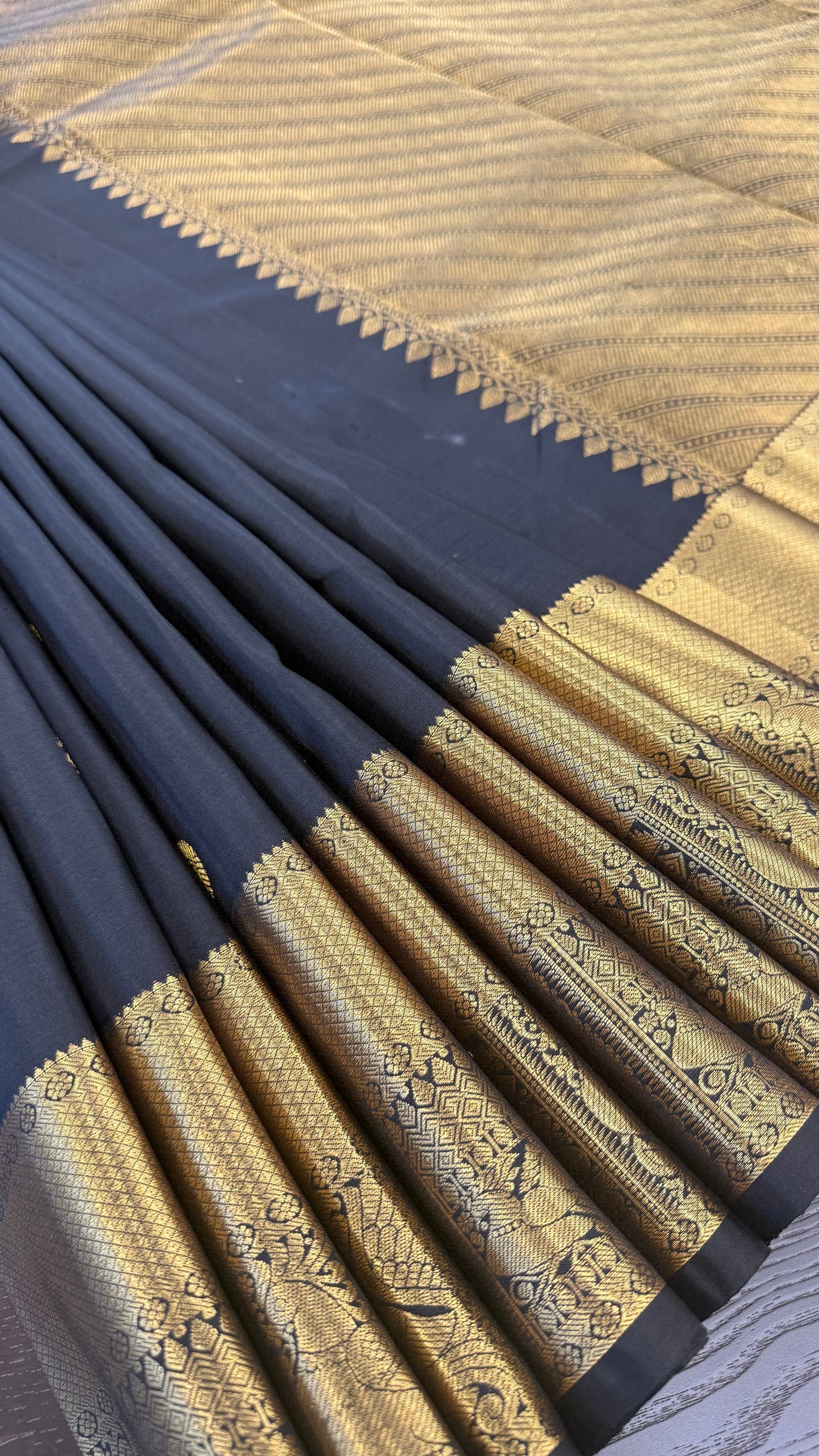 BLACK GOLD ZARI HANDLOOM KANICHIPURAM SILK SAREE (KSS183)