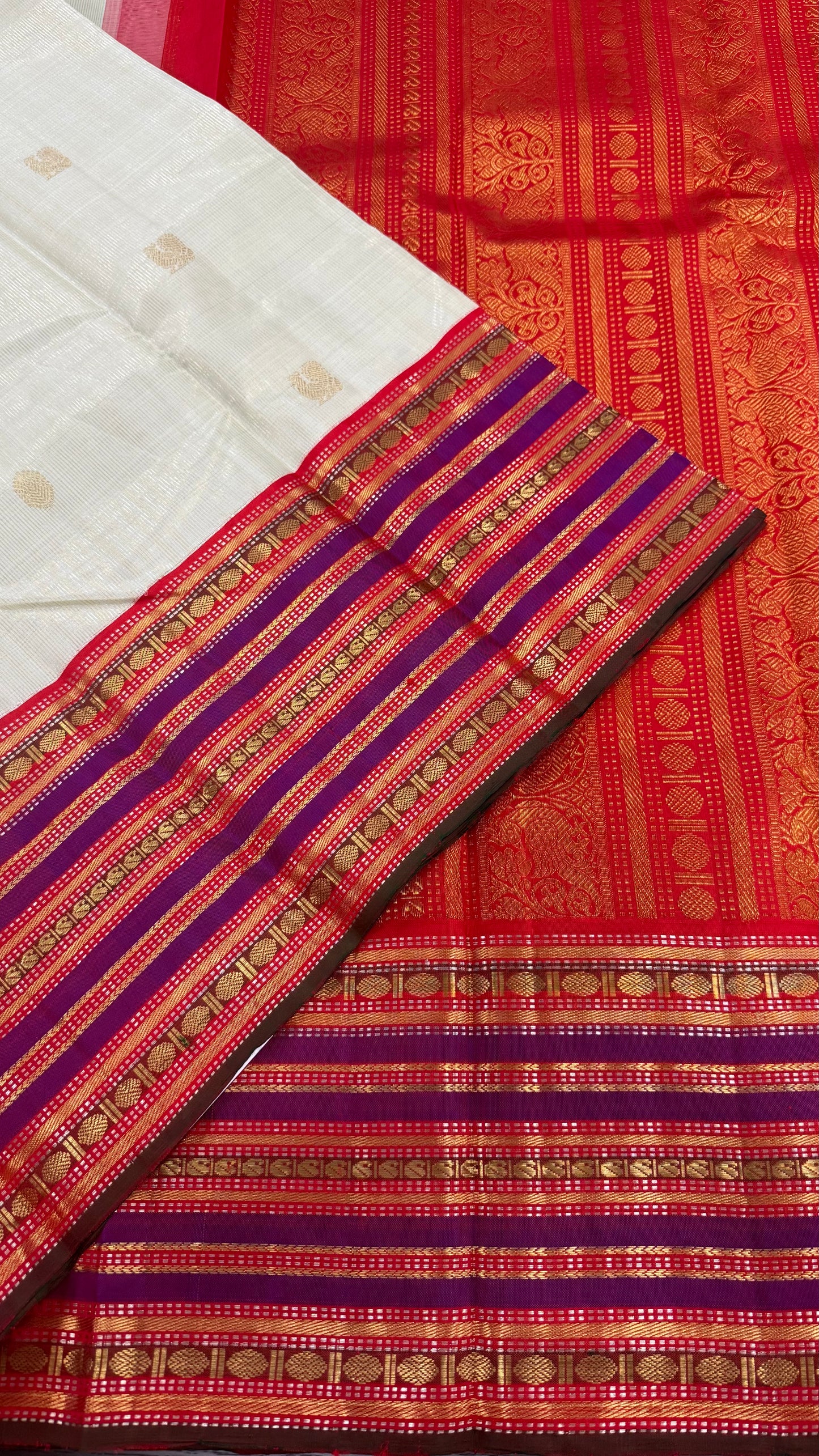 PASTEL PISTACHIO GREEN KORVAI CONTRAST RED BORDER GOLD ZARI HANDLOOM KANICHIPURAM SILK SAREE (KSS46)