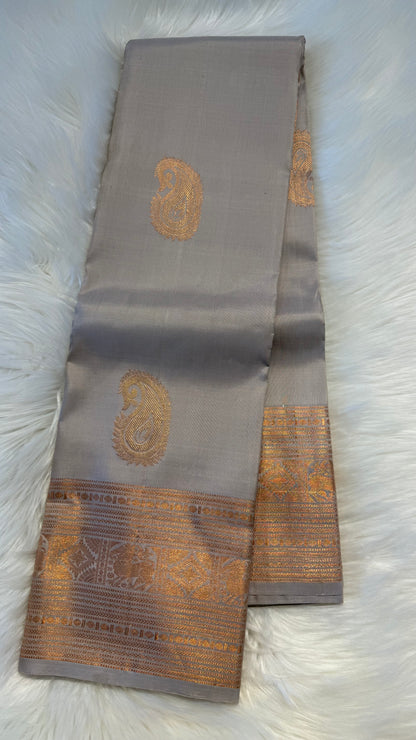 ASH GREY WITH COPPER ZARI BORDER PURE HANDLOOM KANCHIPURAM SILK SAREE (KSS 493)