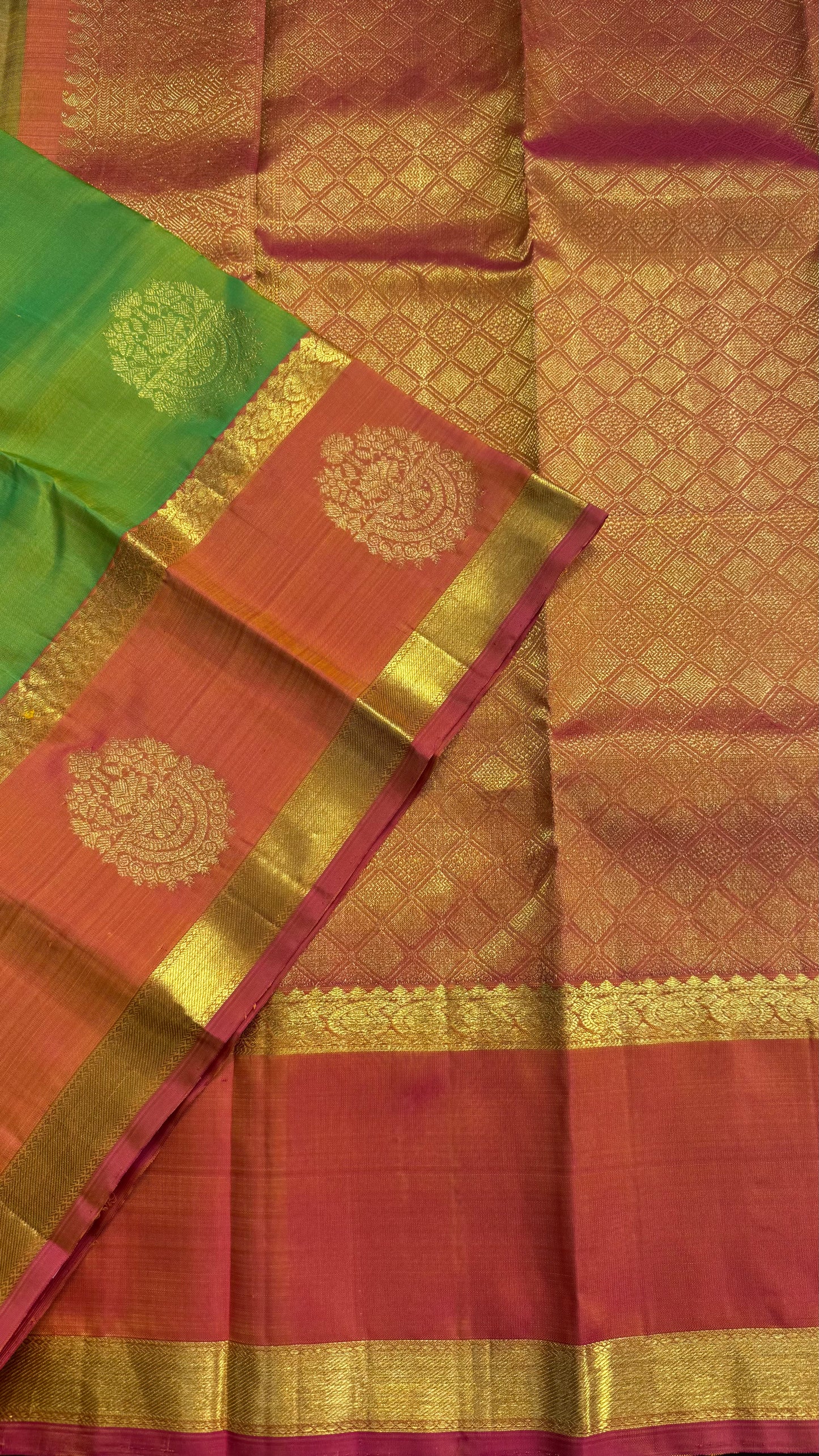PARROT GREEN WITH DUAL TONE ORANGE CONTRAST HANDLOOM KANCHIPURAM SILK SAREE (KSS353)