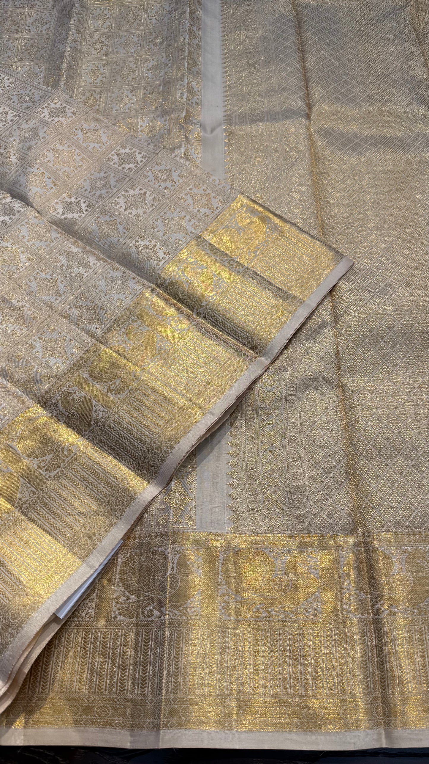 OFF WHITE CHECKED GOLD ZARI HANDLOOM KANCHIPURAM SILK SAREE (KSS470)