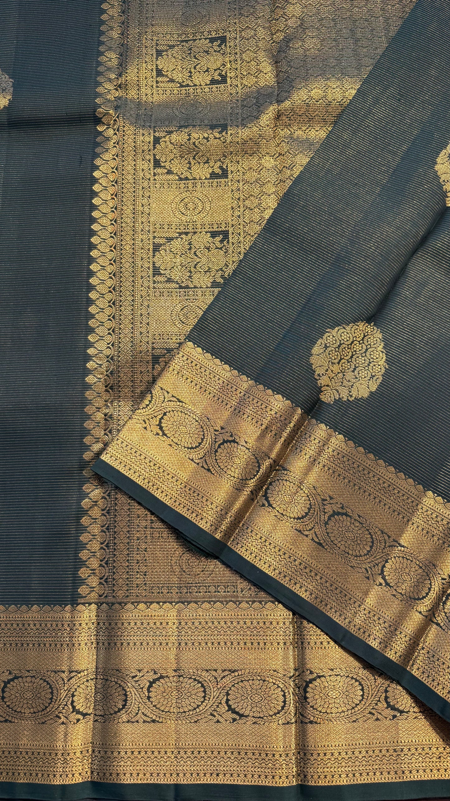 VAIRA OOSI GREEN HANDLOOM KANCHIPURAM SILK SAREE (KSS427)