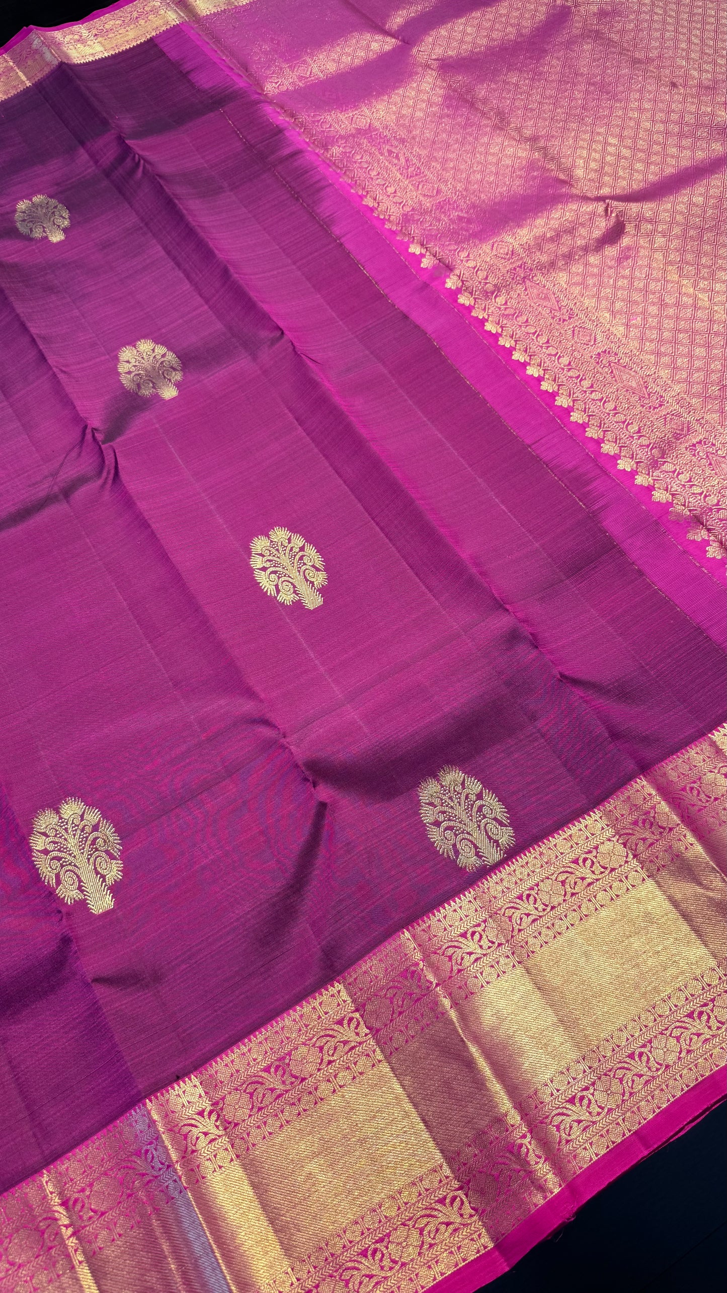 WINE PURPLE WITH CONTRAST PINK GOLD ZARI HANDLOOM KANCHIPURAM SILK SAREE (KSS381)