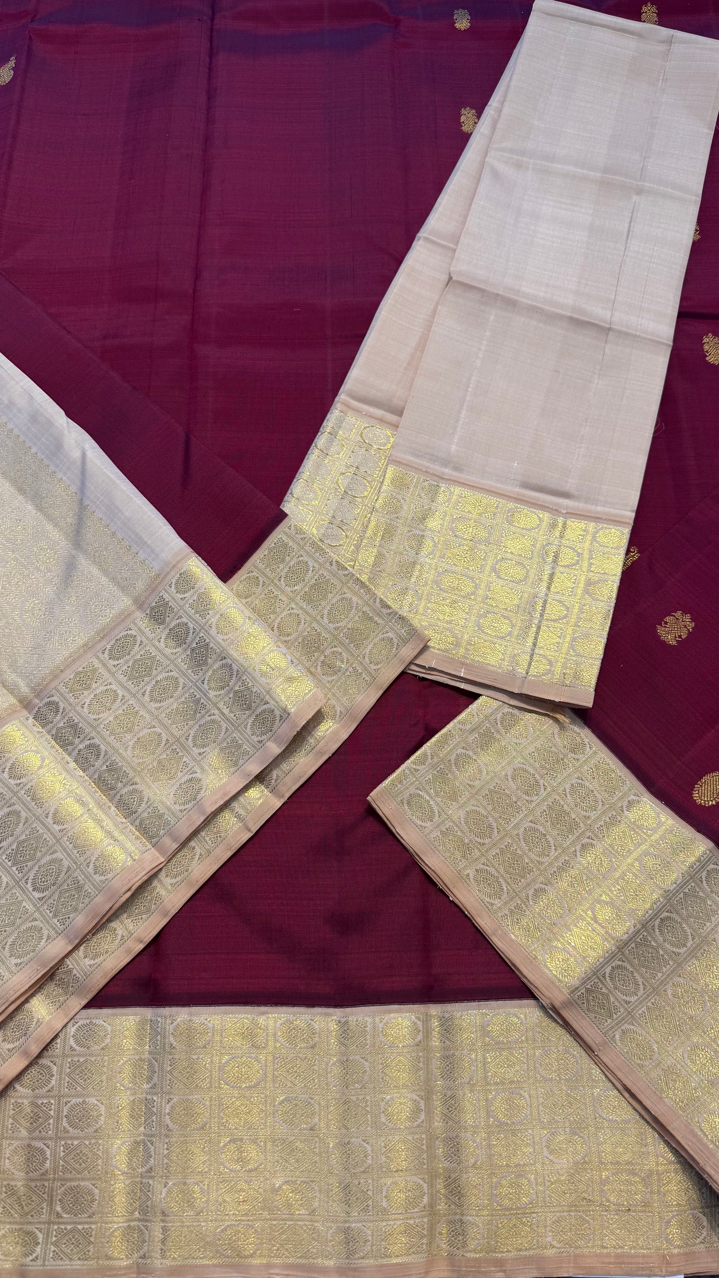 MAROON WITH CONTRAST BEIGE GOLD ZARI HANDLOOM KANICHIPURAM SILK SAREE (KSS264)