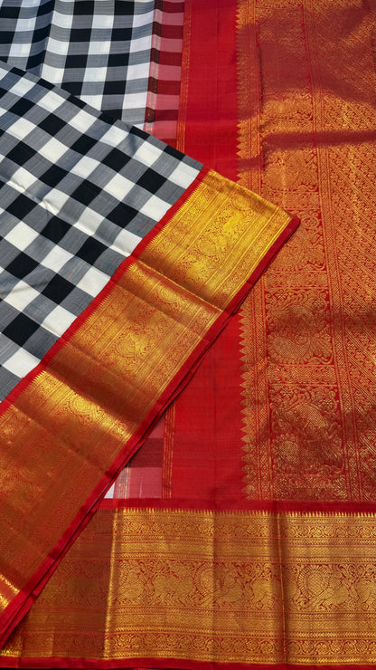 BLACK AND WHITE CHECKED WITH CONTRAST RED GOLD ZARI HANDLOOM KANICHIPURAM SILK SAREE (KSS289)
