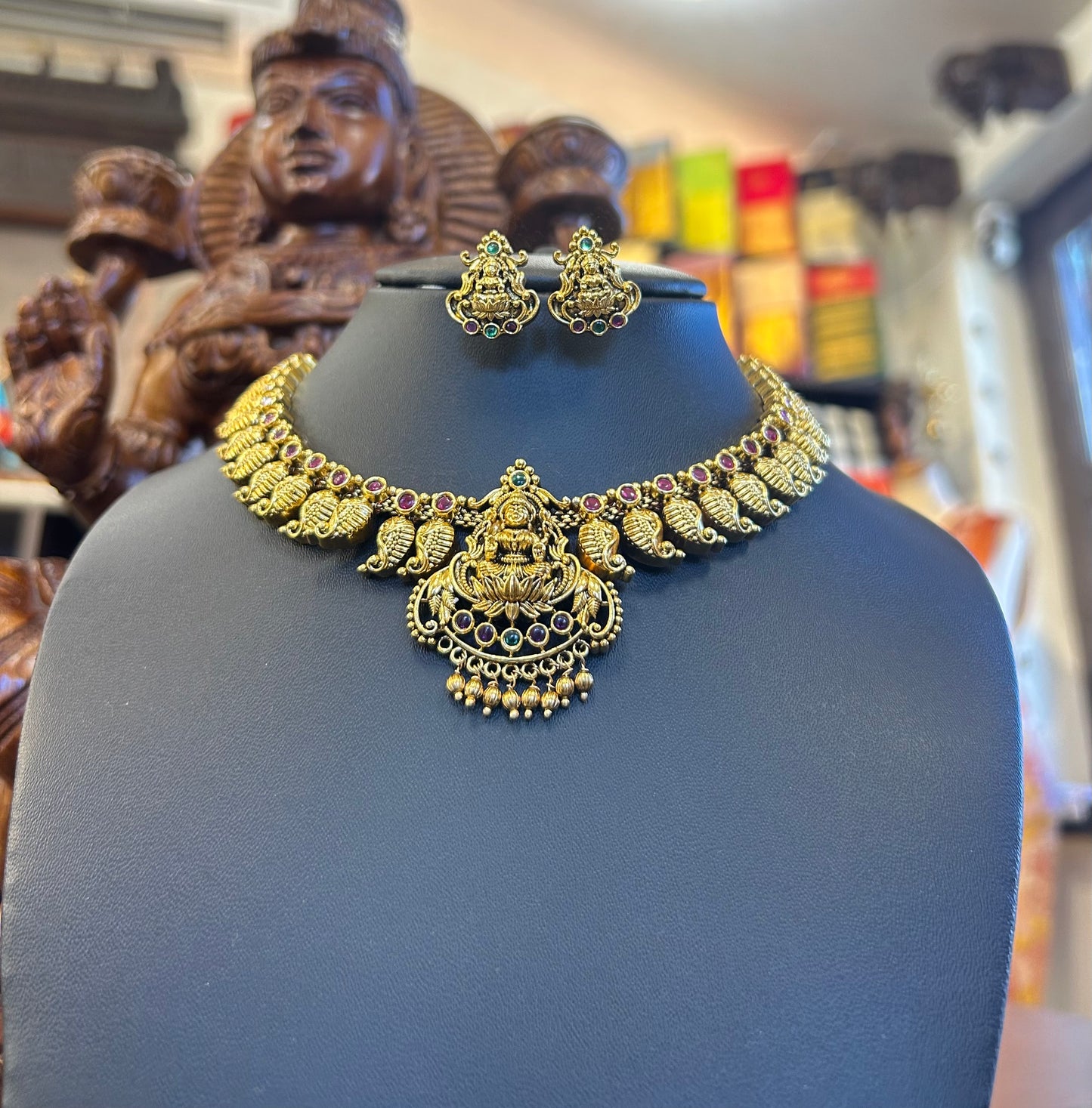 Kashvi Chocker Set