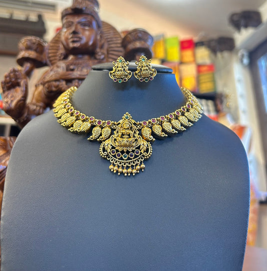 Kashvi Chocker Set