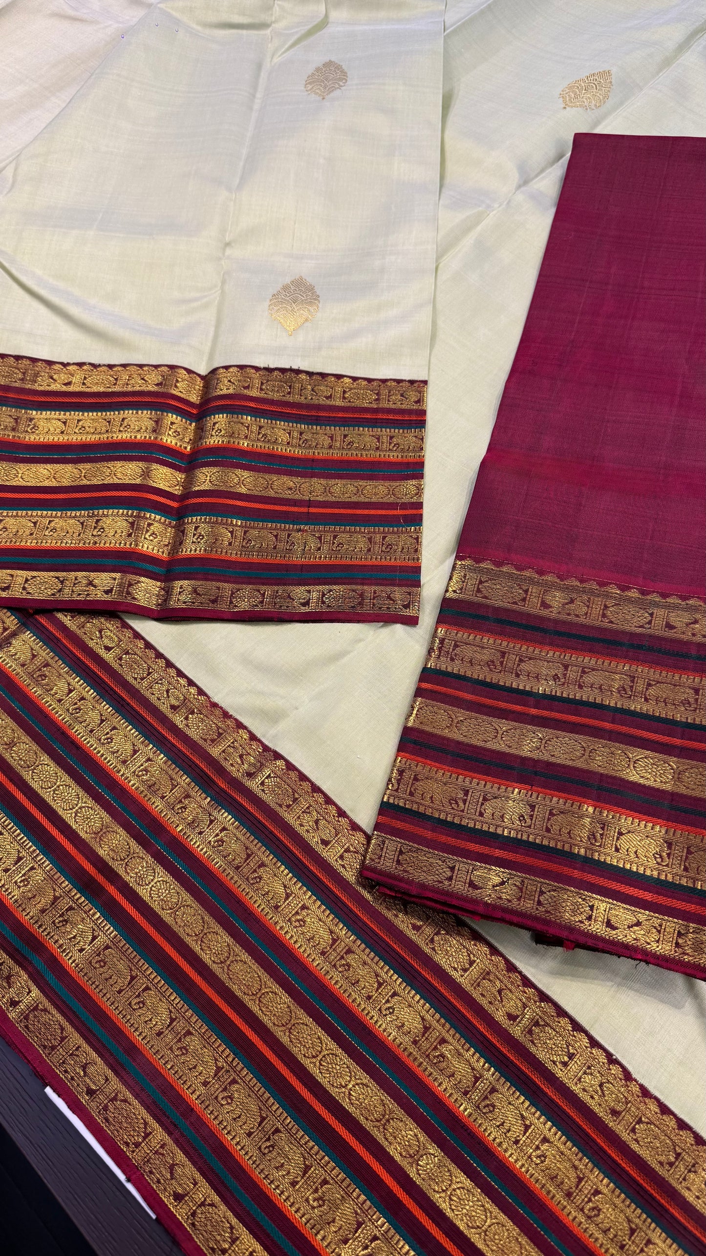 PASTEL GREEN KORVAI CONTRAST MAROON BORDER HANDLOOM KANICHIPURAM SILK SAREE (KSS233)