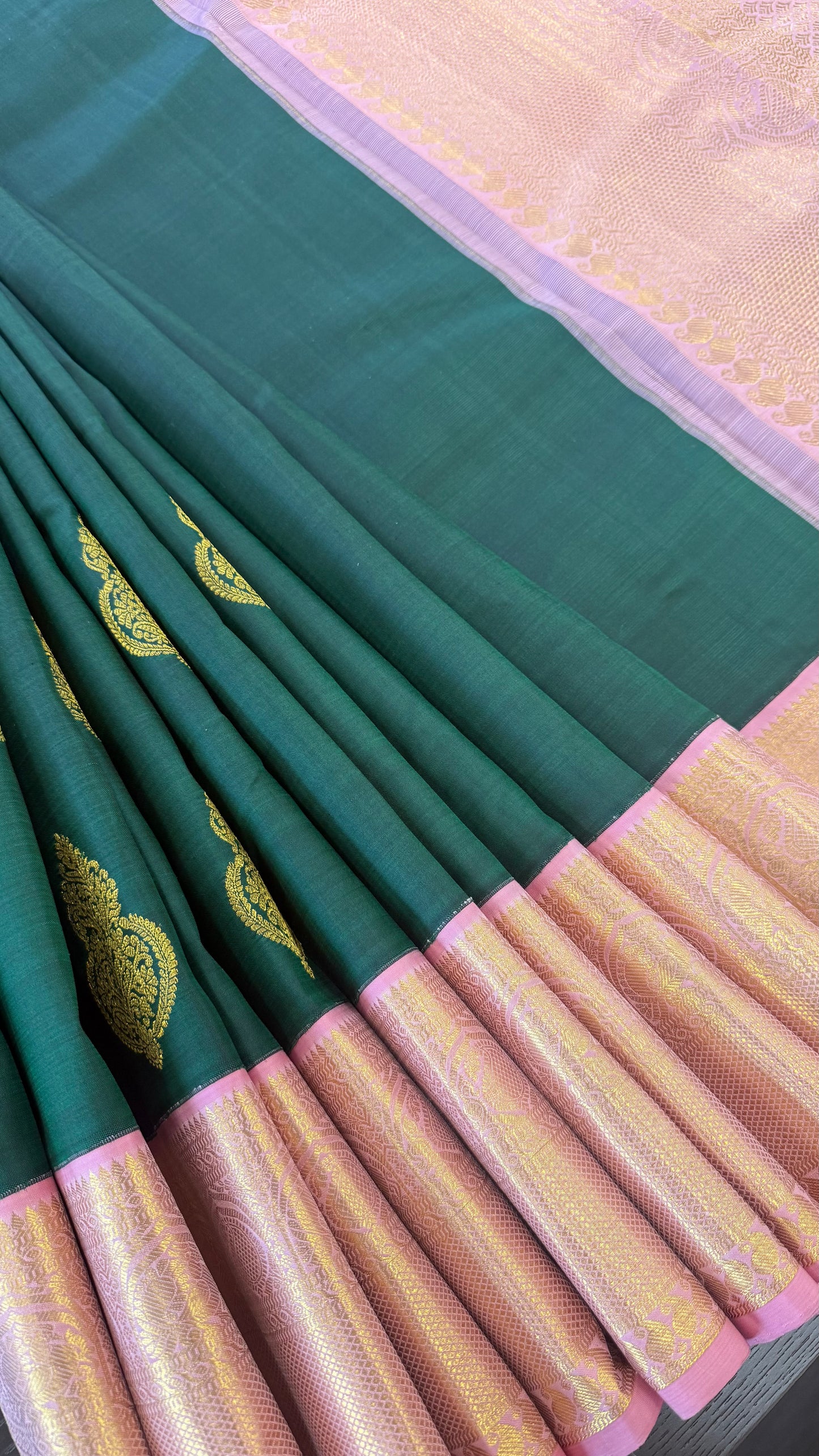 GREEN WITH CONTRAST PINK GOLD ZARI HANDLOOM KANICHIPURAM SILK SAREE (KSS164)