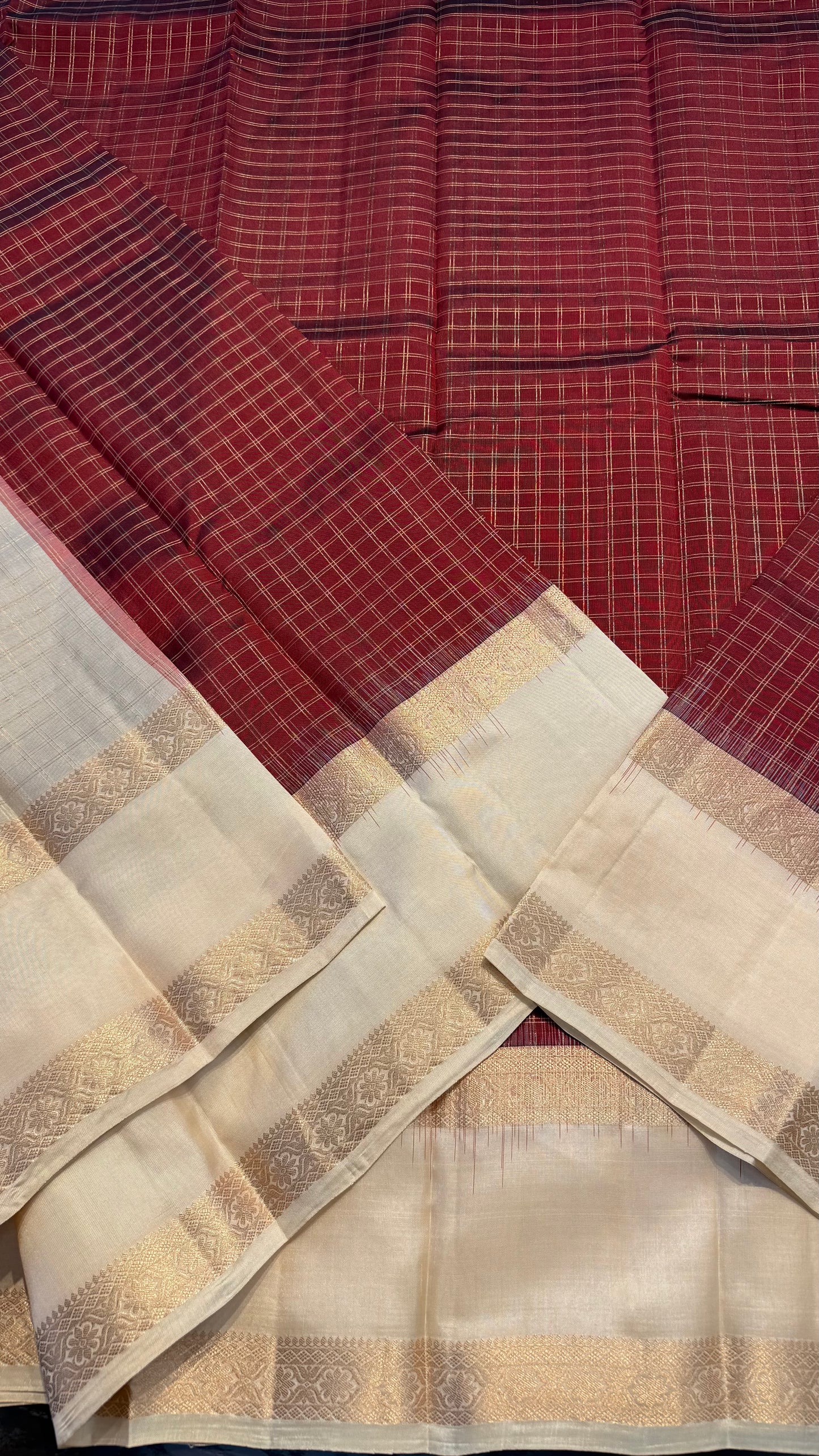 MAROON CHECKED WITH CONTRAST CREAM RETTAI PETTA GOLD ZARI HANDLOOM KANICHIPURAM SILK SAREE (KSS272)