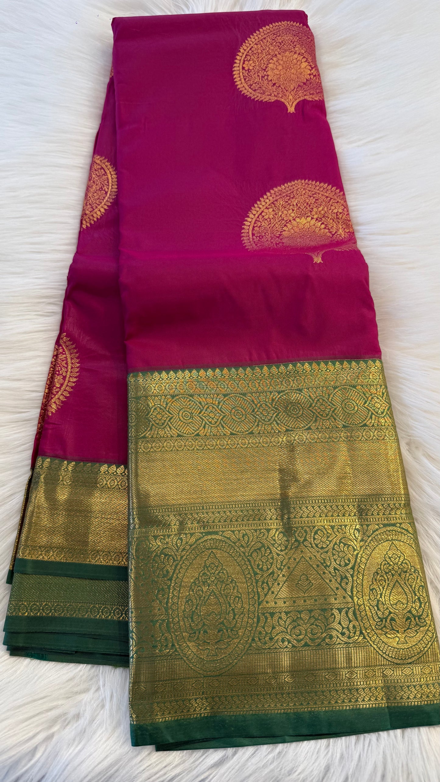 MAGENTA WITH CONTRAST GREEN SILK KANICHIPURAM SILK SAREE (SSKS56)