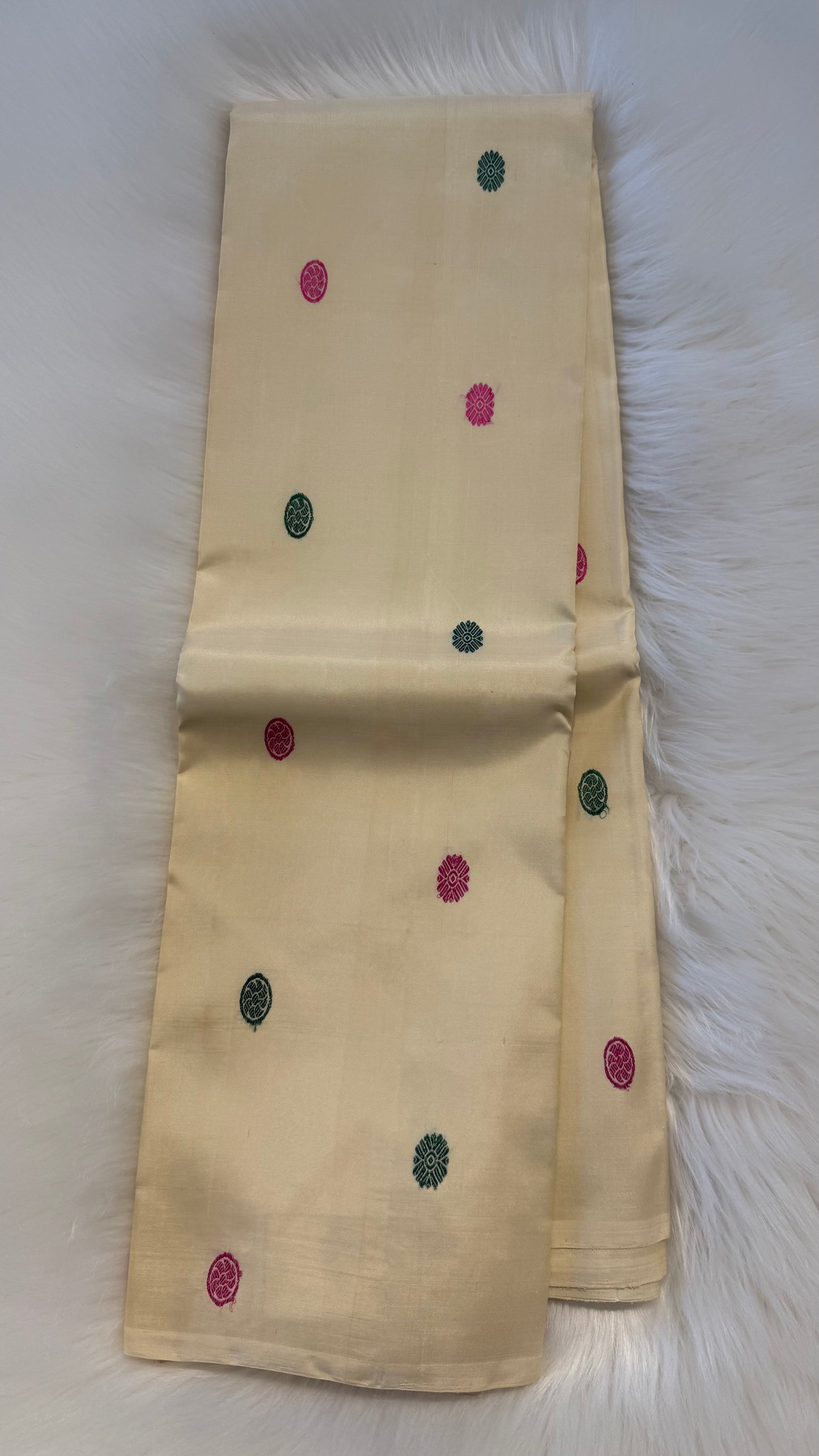 BORDERLESS OFF WHITE GOLD ZARI HANDLOOM KANCHIPURAM SILK SAREE (KSS460)