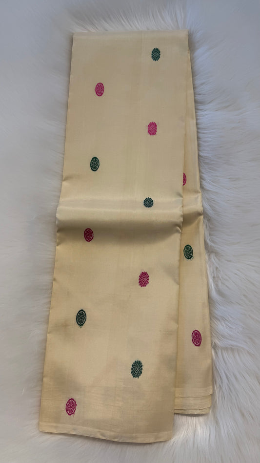 BORDERLESS OFF WHITE GOLD ZARI HANDLOOM KANCHIPURAM SILK SAREE (KSS460)