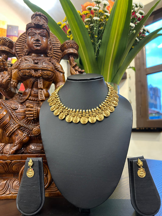 Lakshmi Kassu Short Chocker Necklace