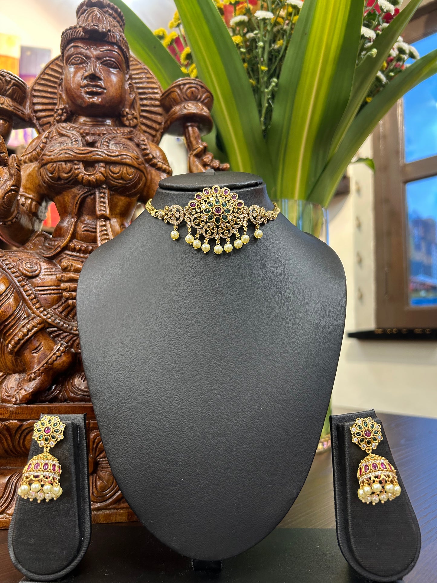 Aviniya Choker Set